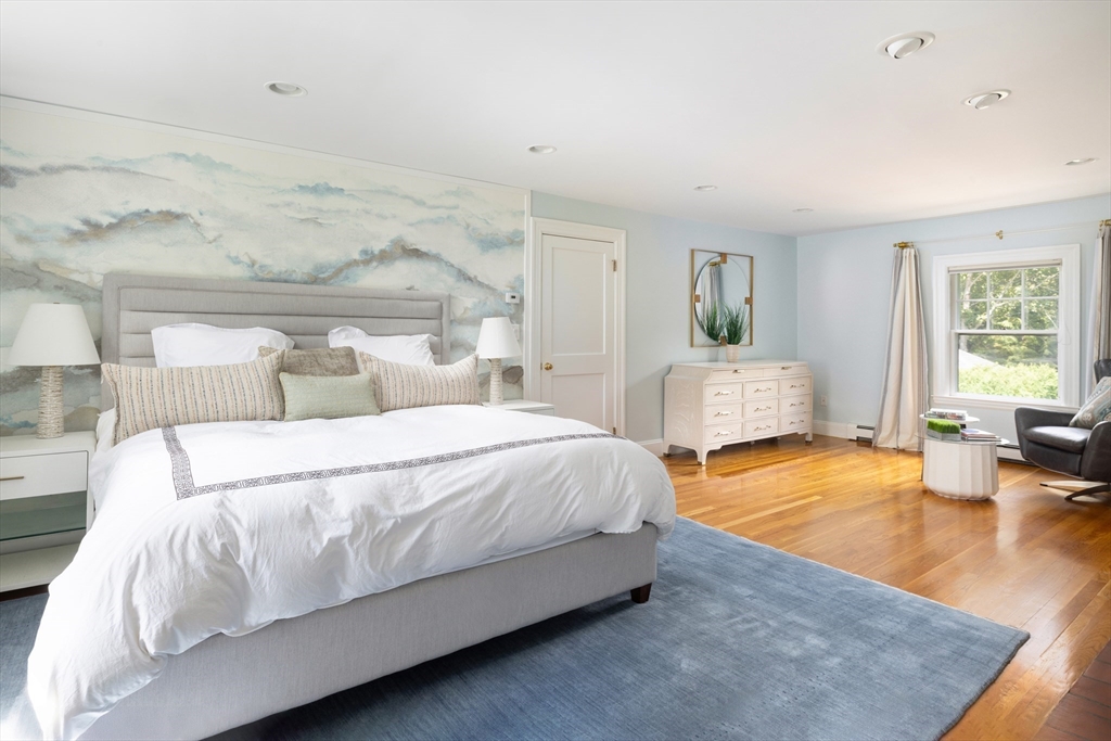 Newton, Massachusetts, 02468, United States, 5 Bedrooms Bedrooms, ,4 BathroomsBathrooms,Residential,For Sale,1942164