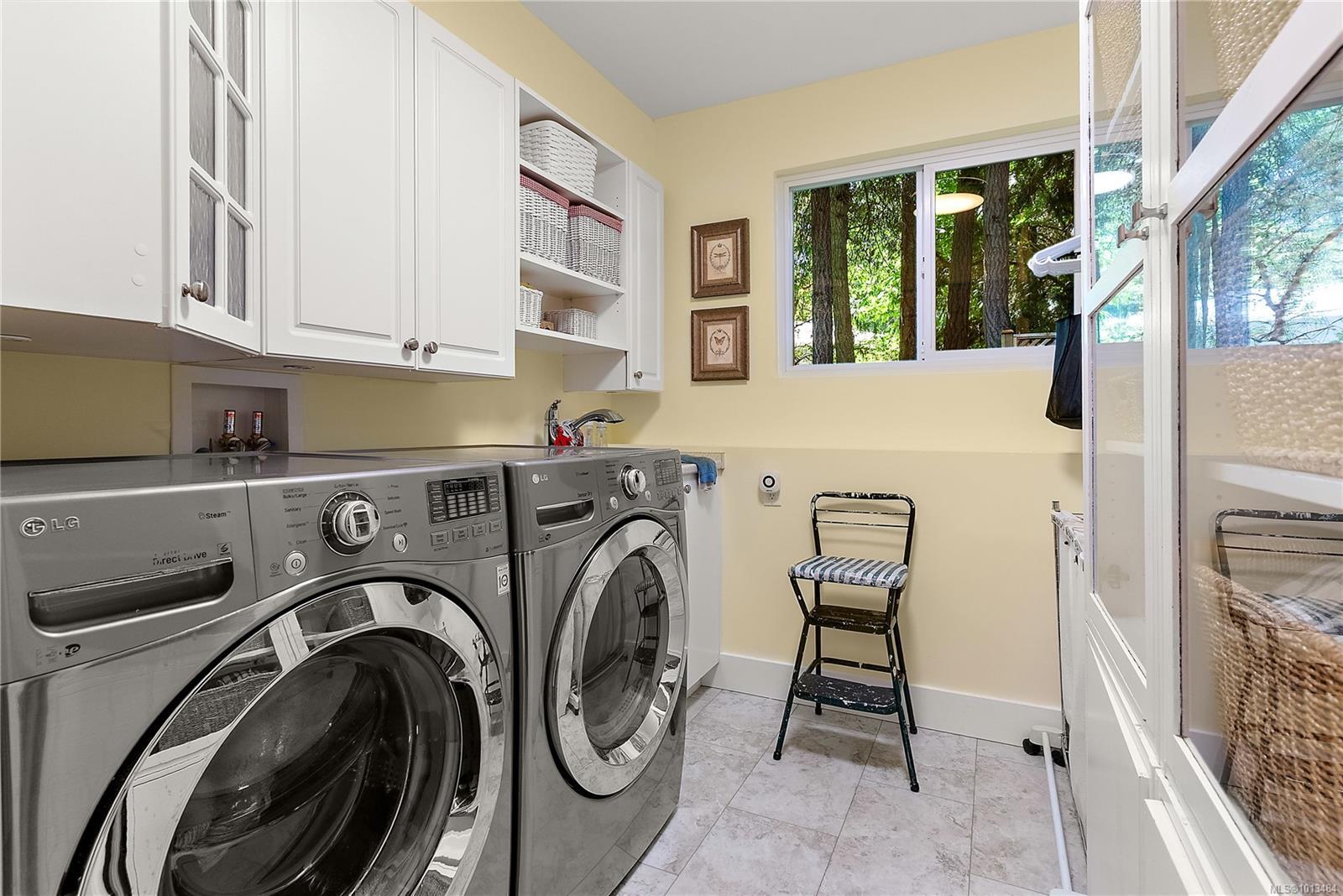 NORTH SAANICH, British Columbia, V8L 5J4, CA, 5 Bedrooms Bedrooms, ,Residential,For Sale,1950110