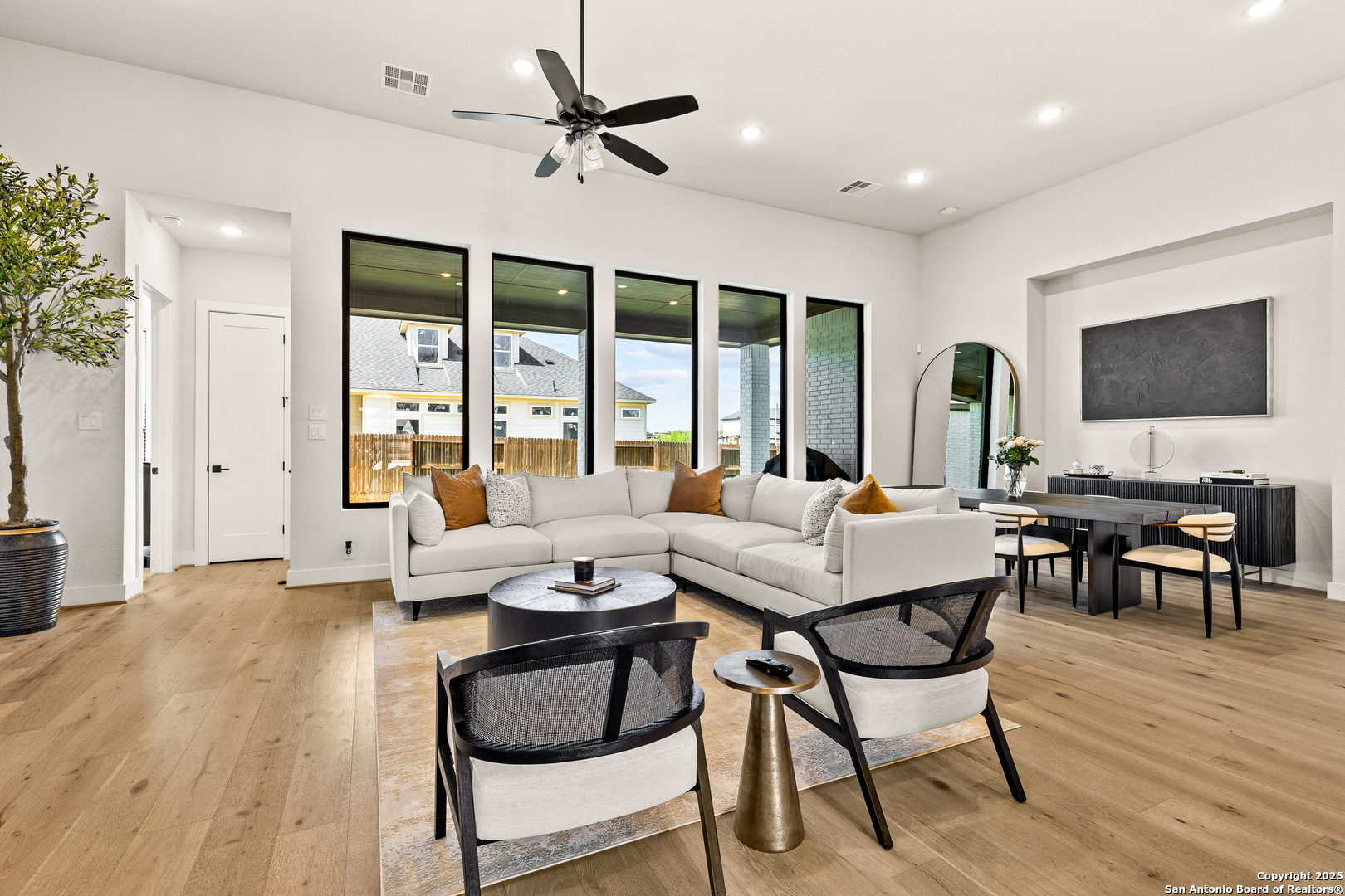 Cibolo, Texas, 78108, United States, 4 Bedrooms Bedrooms, ,4 BathroomsBathrooms,Residential,For Sale,1982073