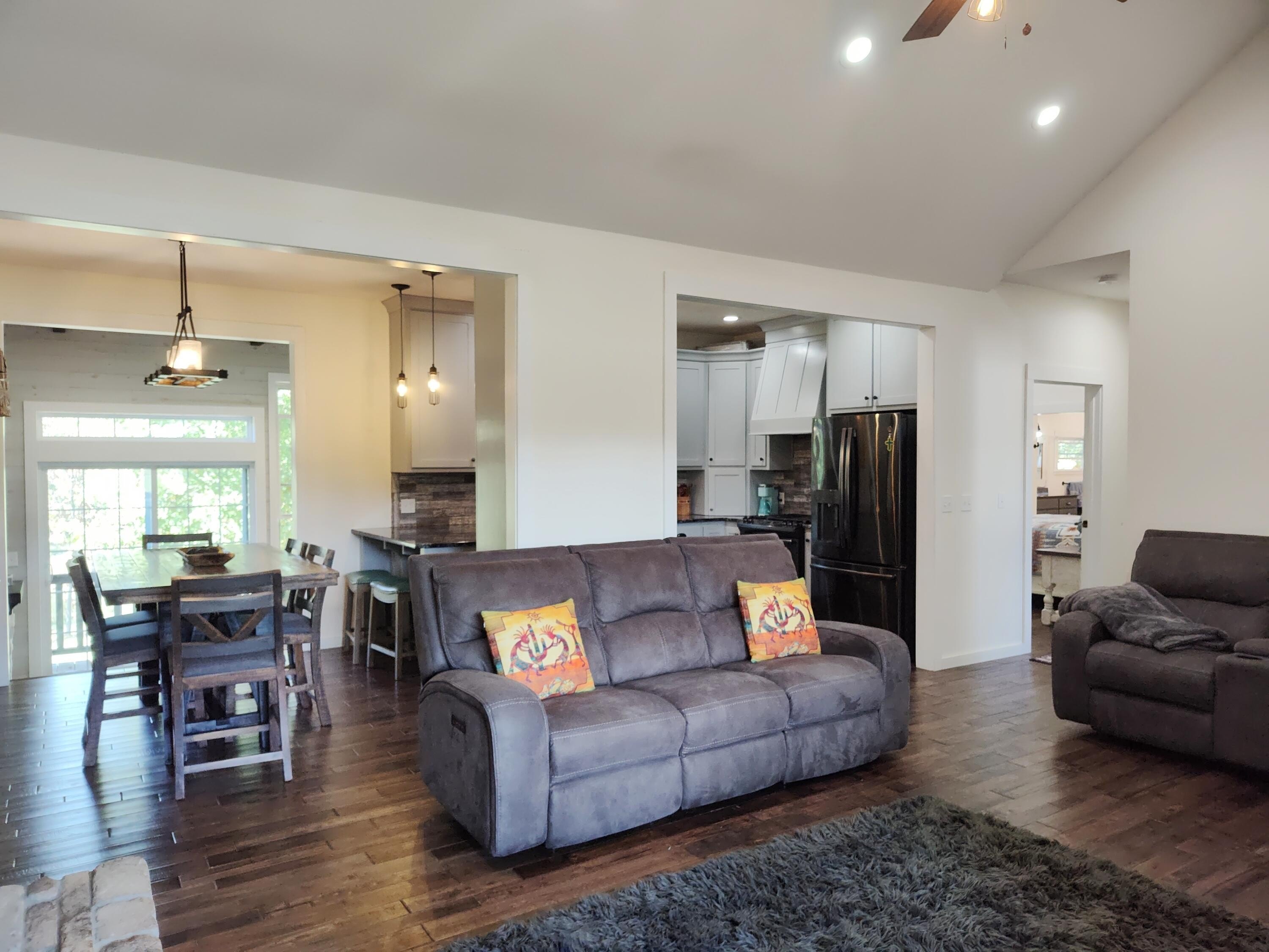 Buffalo, Missouri, 65622, United States, 3 Bedrooms Bedrooms, ,2 BathroomsBathrooms,Residential,For Sale,1974176