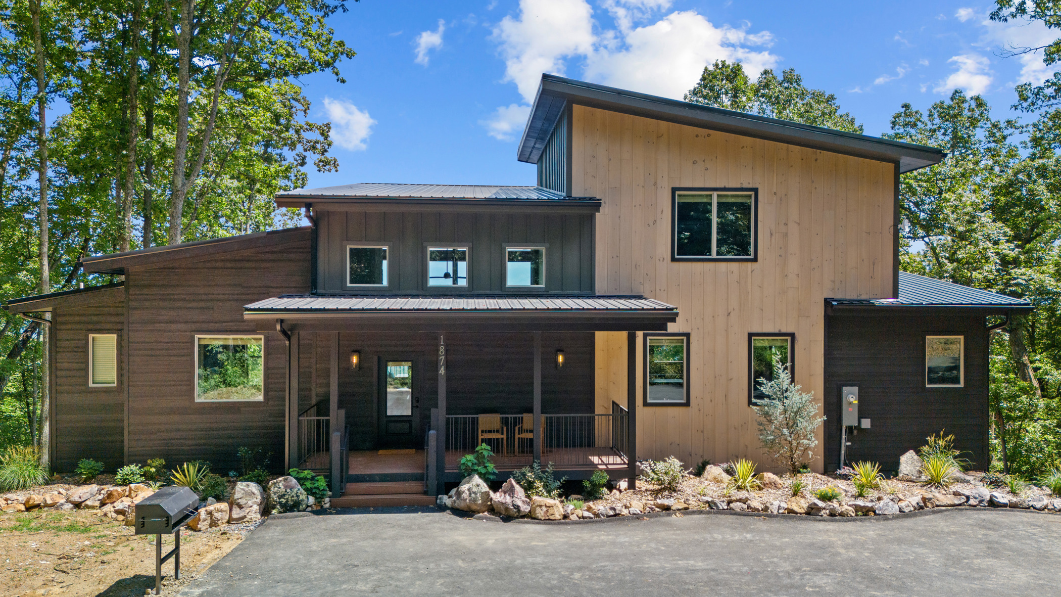 Sevierville, Tennessee, 37862, United States, 5 Bedrooms Bedrooms, ,6 BathroomsBathrooms,Residential,For Sale,1914652