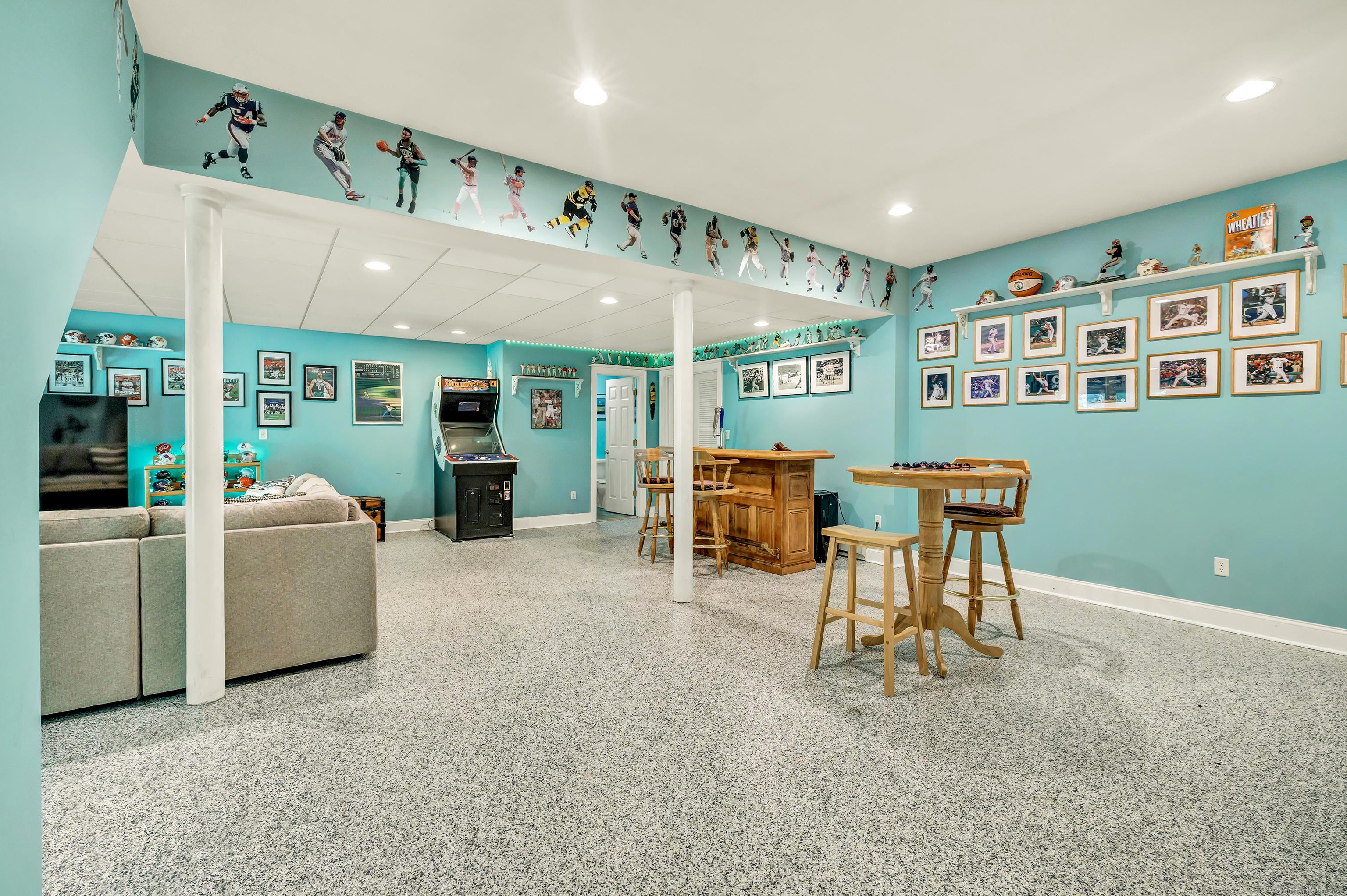 Shelton, Connecticut, 06484, United States, 4 Bedrooms Bedrooms, ,4 BathroomsBathrooms,Residential,For Sale,1937296