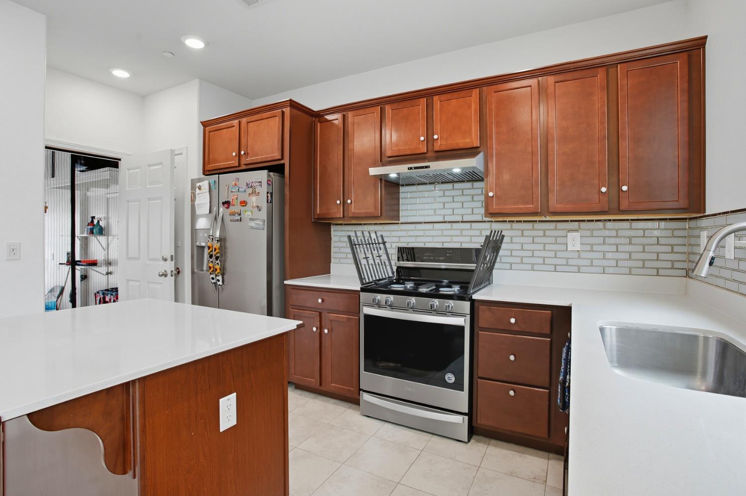 Elk Grove, California, 95758, United States, 3 Bedrooms Bedrooms, ,3 BathroomsBathrooms,Residential,For Sale,1961072