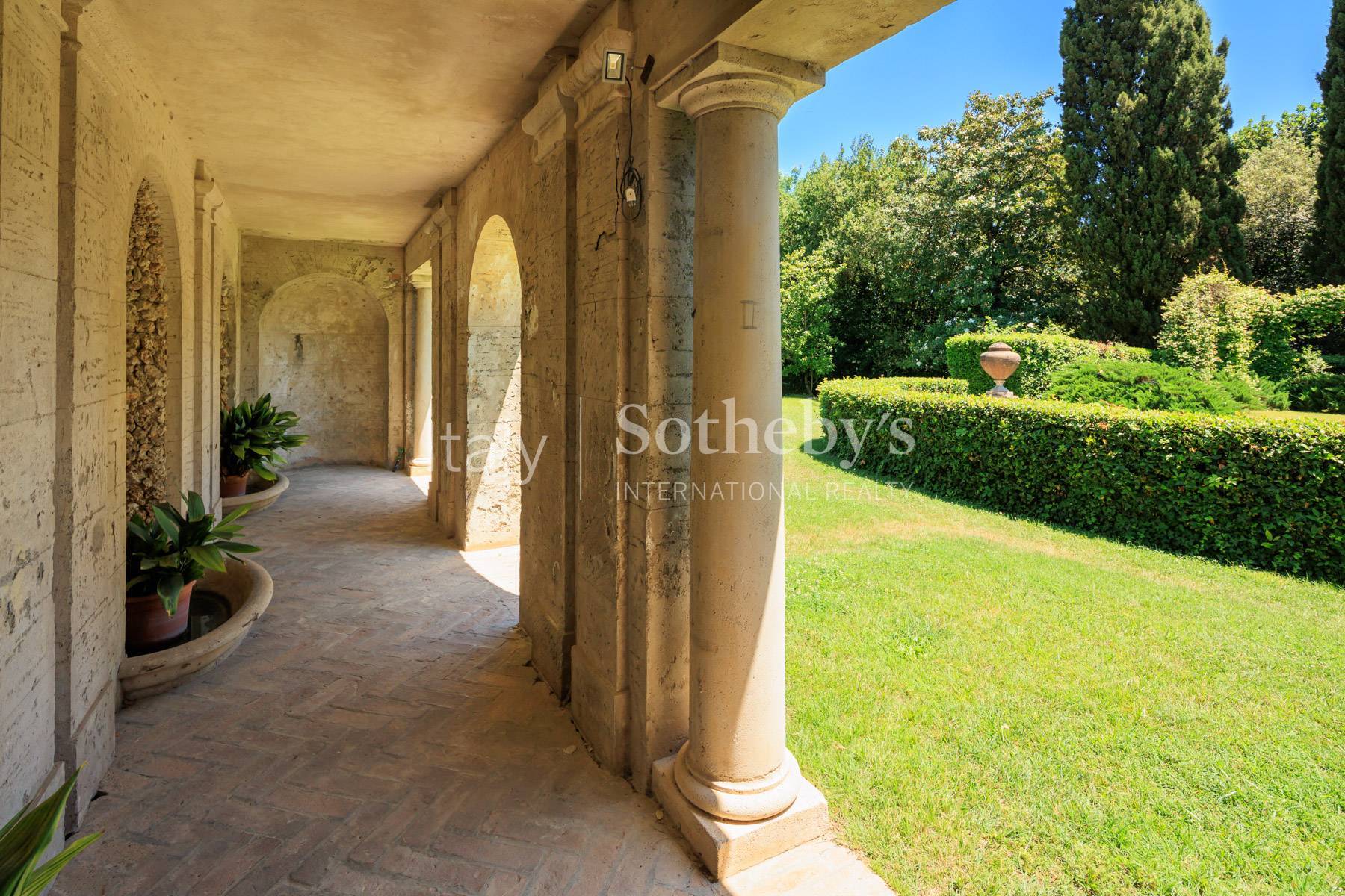  Magnificent historical villa with typical italian garden in Umbria - 物件實景