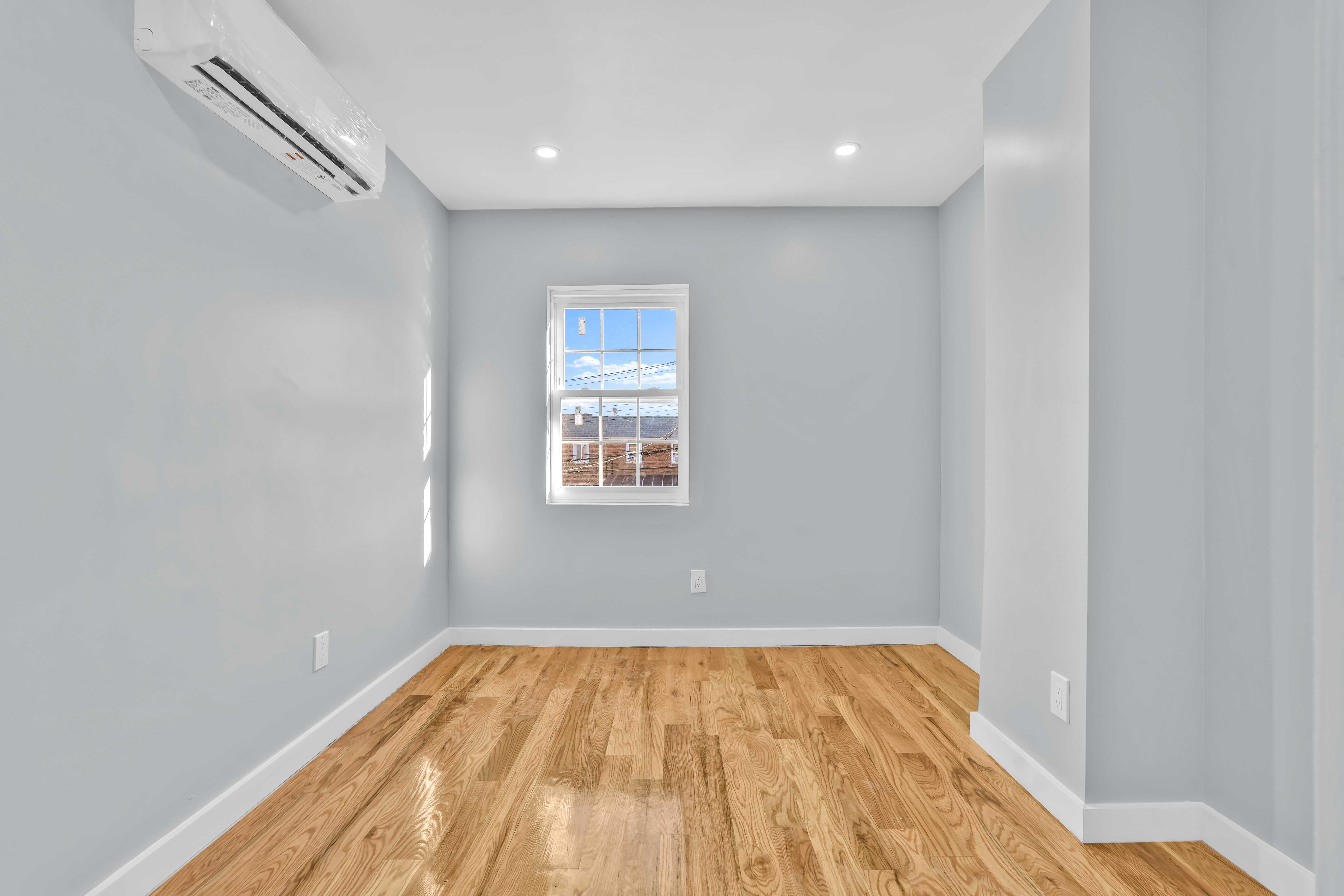 Brooklyn, New York, 11207, United States, 5 Bedrooms Bedrooms, ,4 BathroomsBathrooms,Residential,For Sale,1974760