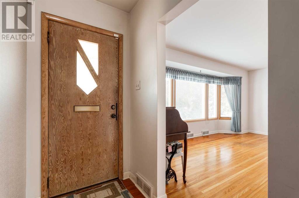 CALGARY, Alberta, T3E 2S7, CA, 3 Bedrooms Bedrooms, ,2 BathroomsBathrooms,Residential,For Sale,1896041