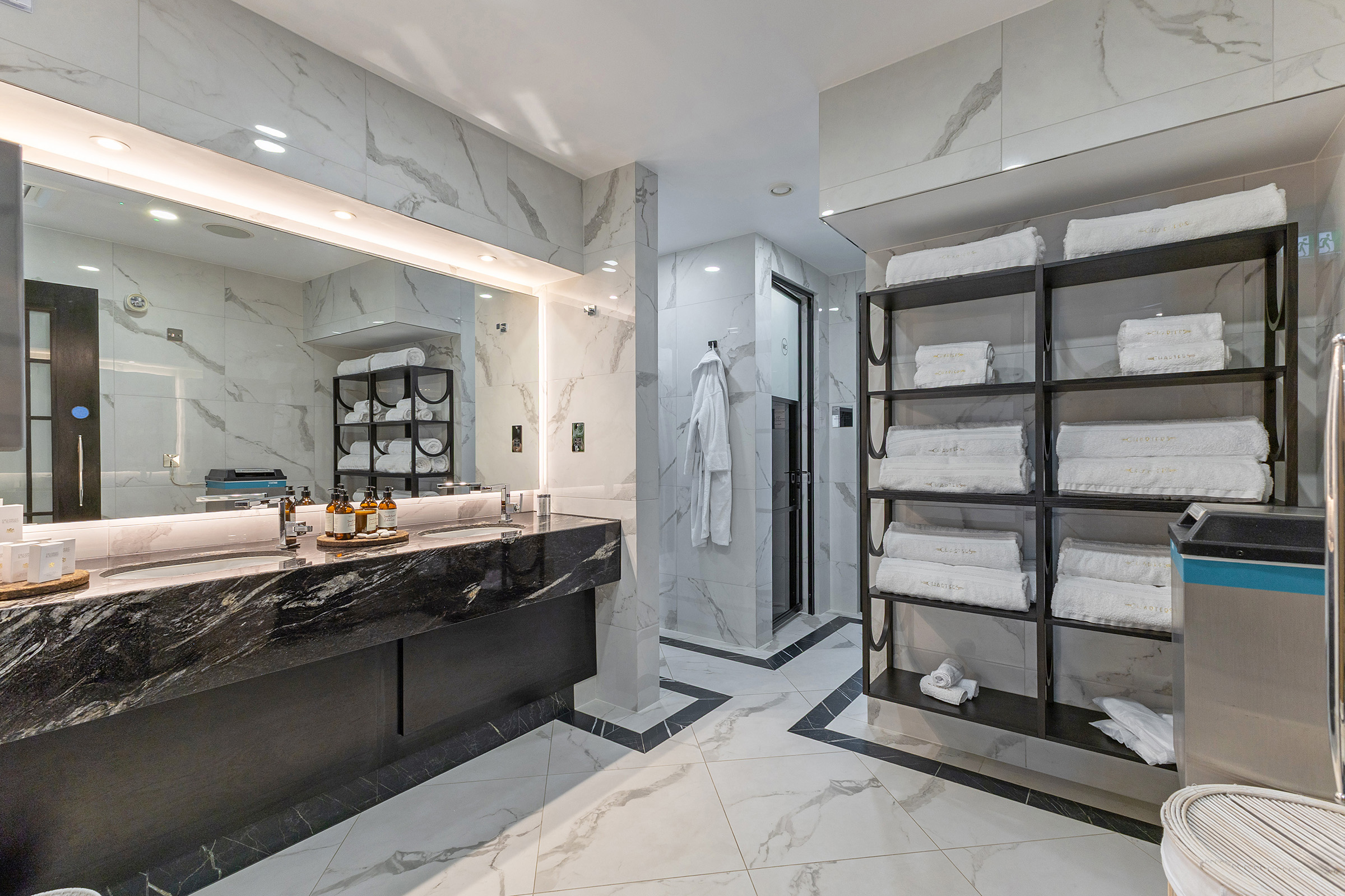  Penthouse residence with extensive terraces in a landmark gated estate - 物件實景