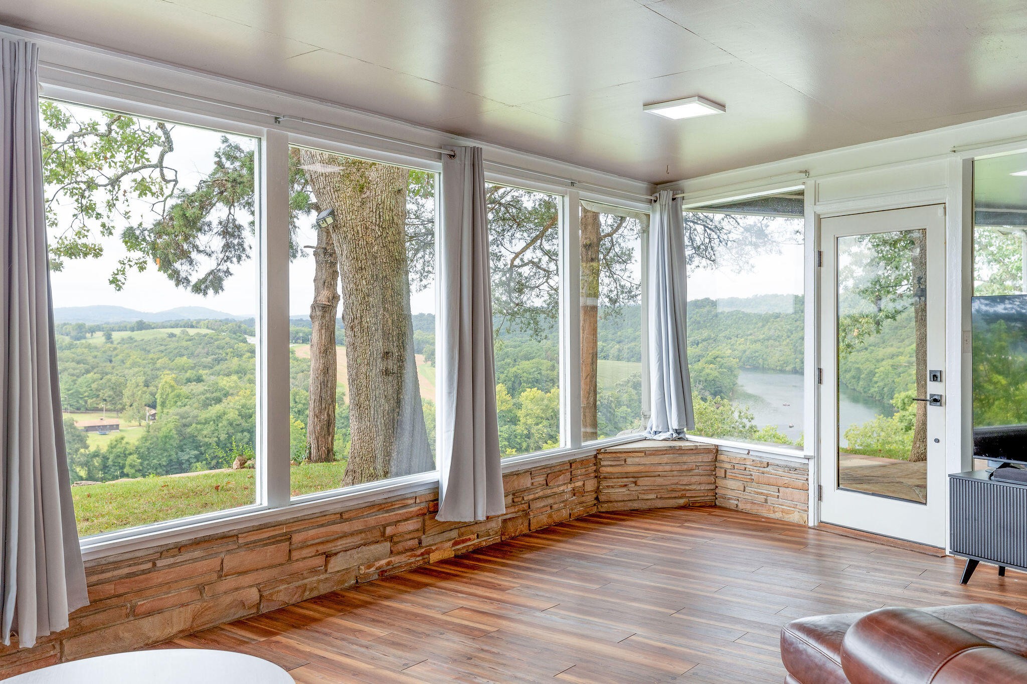 Branson, Missouri, 65616, United States, 3 Bedrooms Bedrooms, ,2 BathroomsBathrooms,Residential,For Sale,1976730