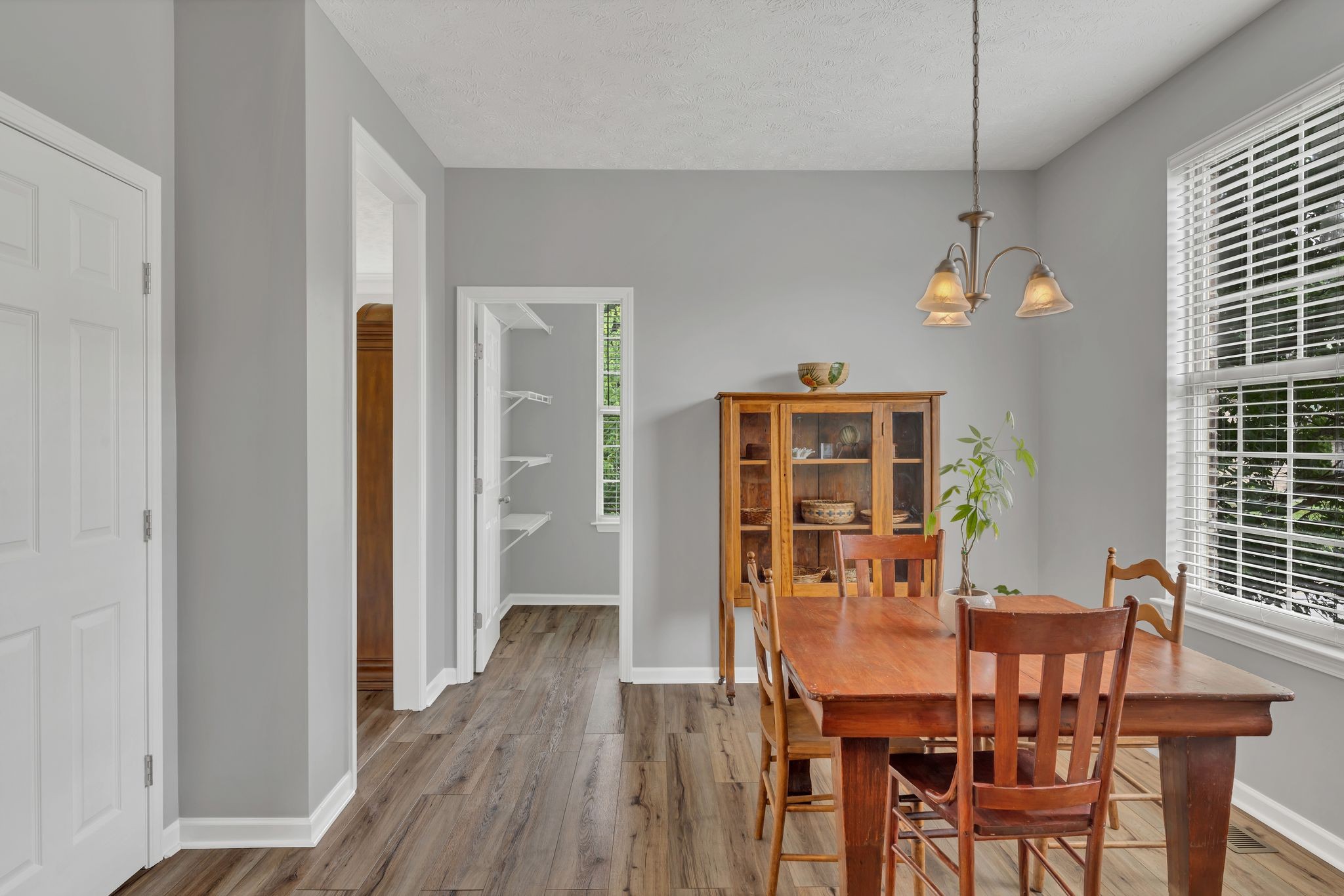 Hendersonville, Tennessee, 37075, United States, 4 Bedrooms Bedrooms, ,3 BathroomsBathrooms,Residential,For Sale,1870626