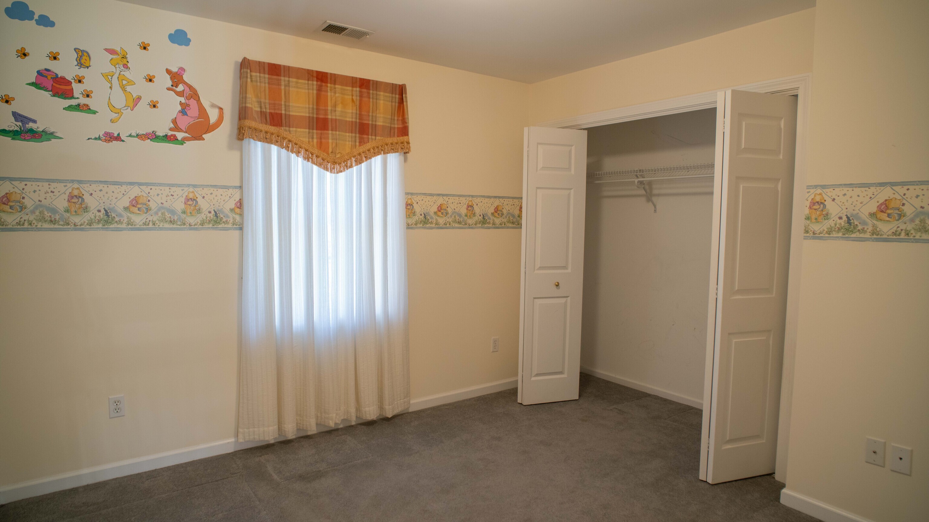 Tolland, Connecticut, 06084, United States, 4 Bedrooms Bedrooms, ,3 BathroomsBathrooms,Residential,For Sale,1989613