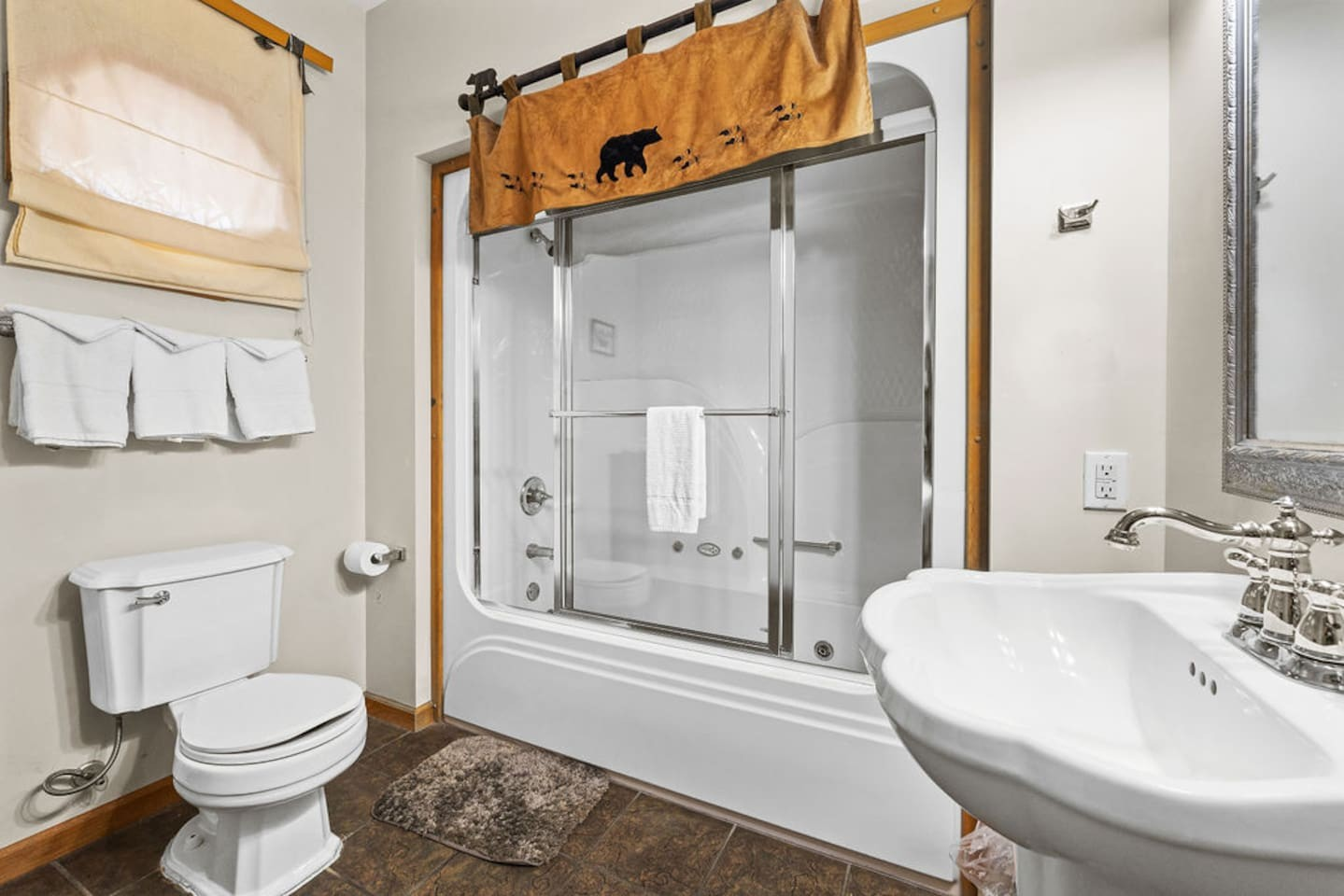 Pigeon Forge, Tennessee, 37863, United States, 4 Bedrooms Bedrooms, ,3 BathroomsBathrooms,Residential,For Sale,1924235