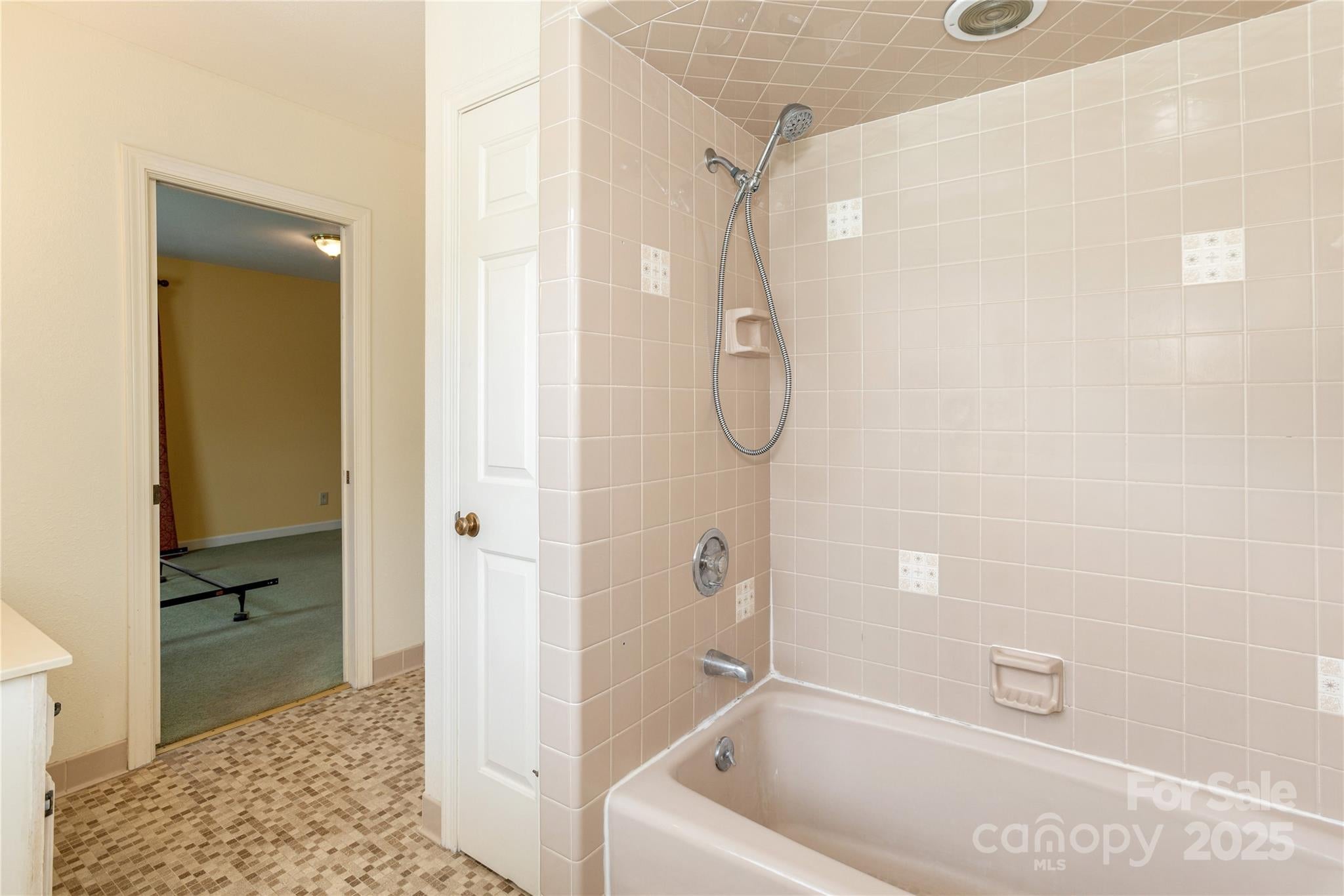 Hendersonville, North Carolina, 28791, United States, 3 Bedrooms Bedrooms, ,2 BathroomsBathrooms,Residential,For Sale,1910646