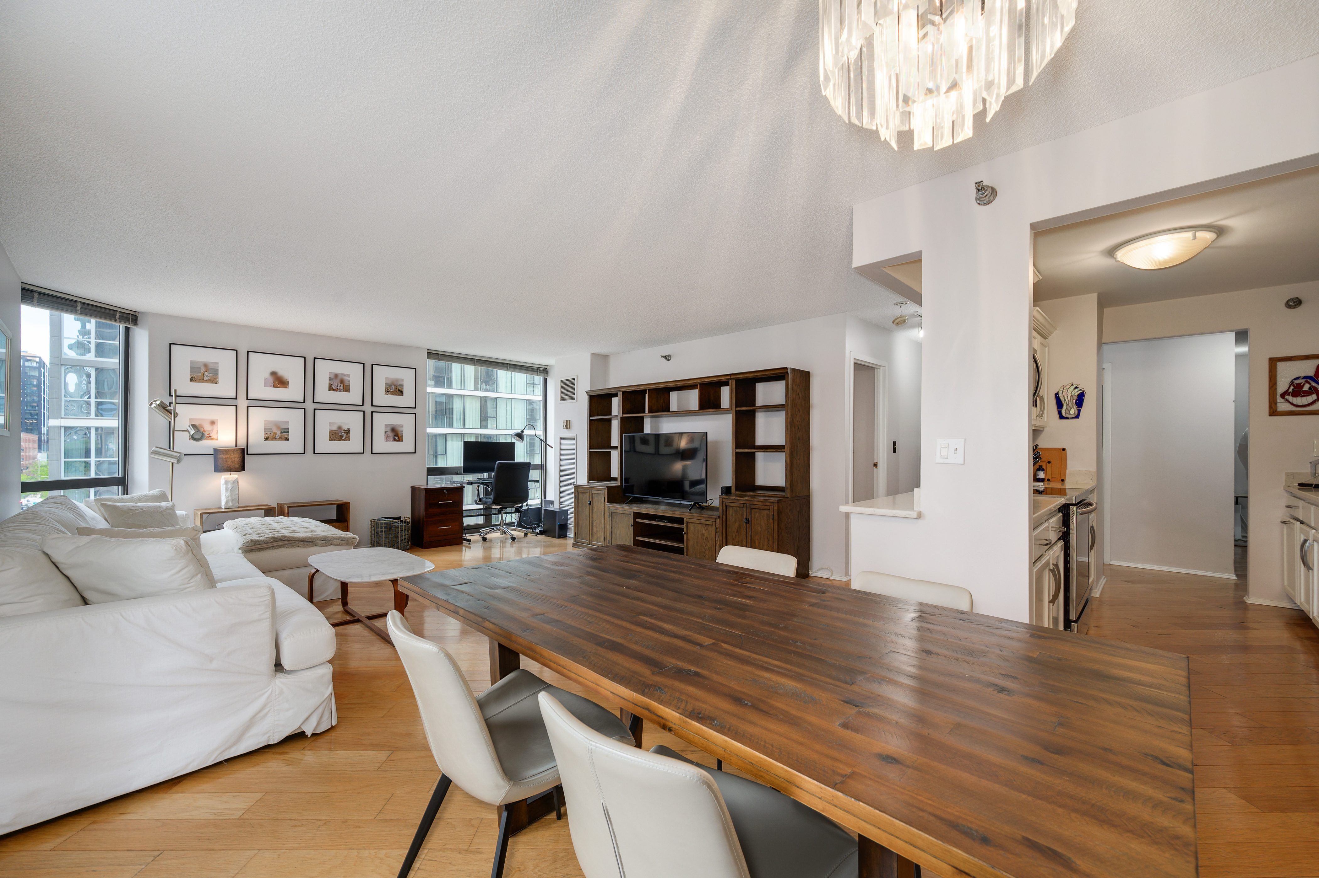  Corner Condo in River North