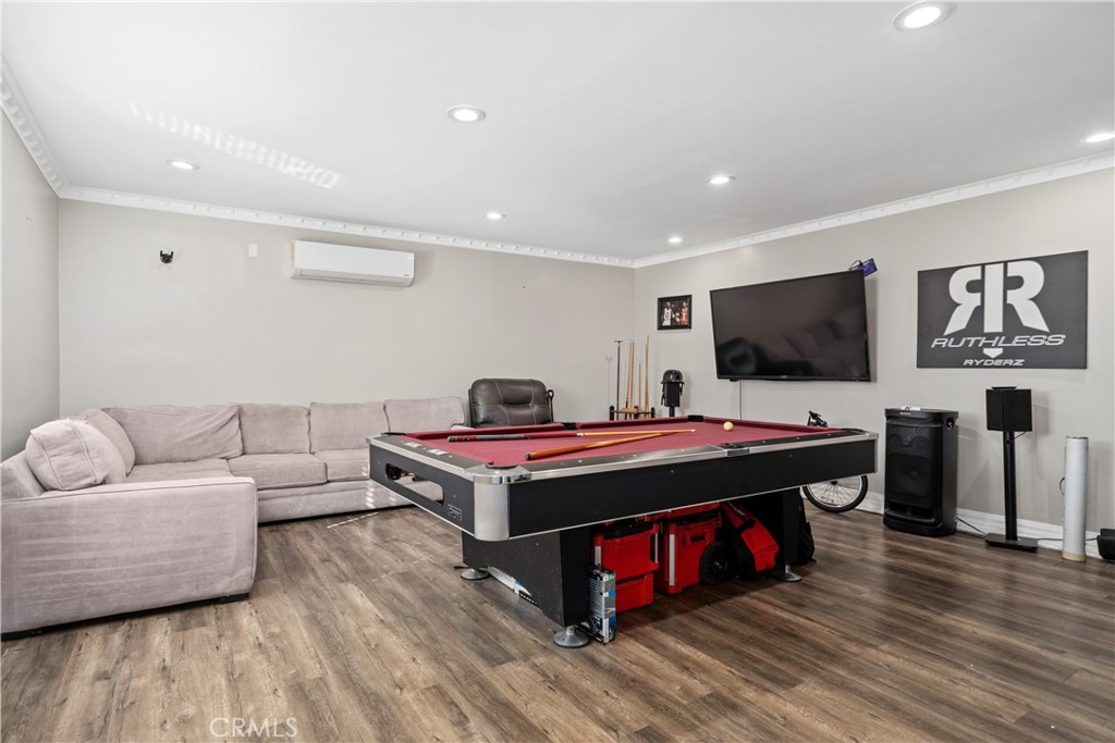 Valley Glen, California, 91401, United States, 4 Bedrooms Bedrooms, ,4 BathroomsBathrooms,Residential,For Sale,1990923