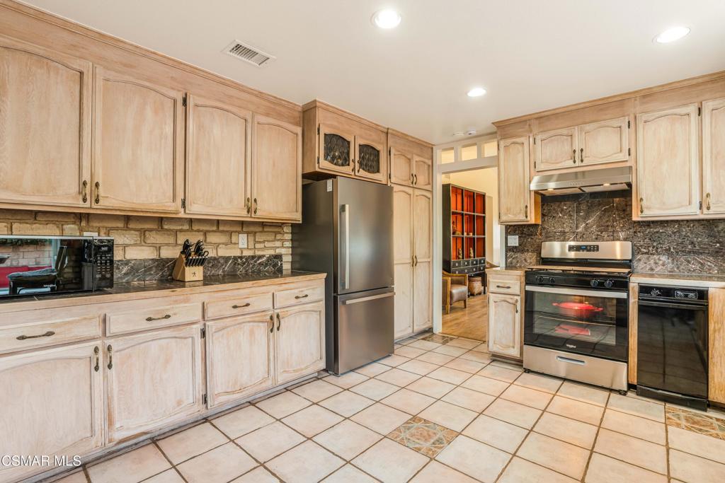 Moorpark, California, 93021, United States, 2 Bedrooms Bedrooms, ,2 BathroomsBathrooms,Residential,For Sale,1935998