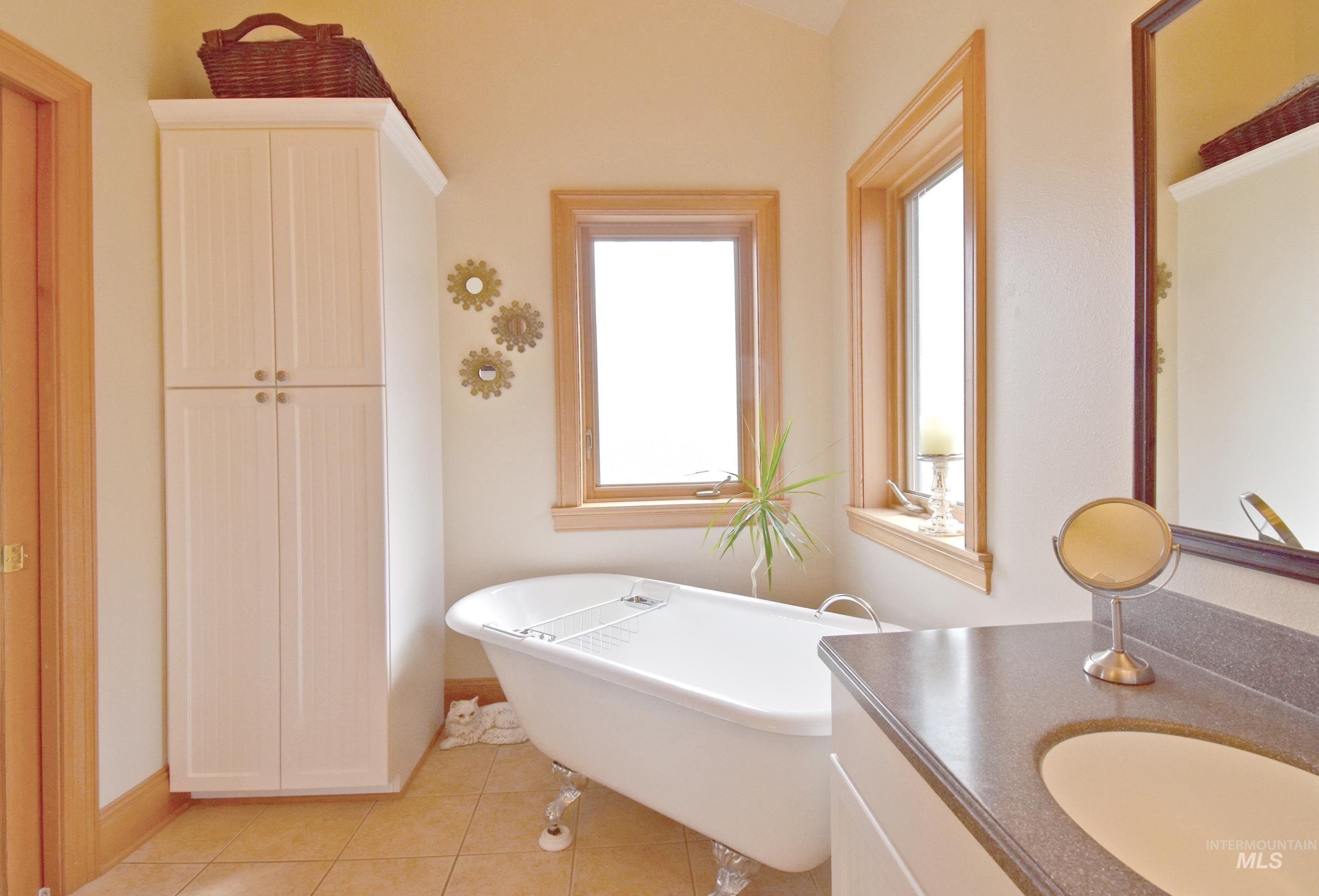 Asotin, Washington, 99402, United States, 3 Bedrooms Bedrooms, ,3 BathroomsBathrooms,Residential,For Sale,1942718