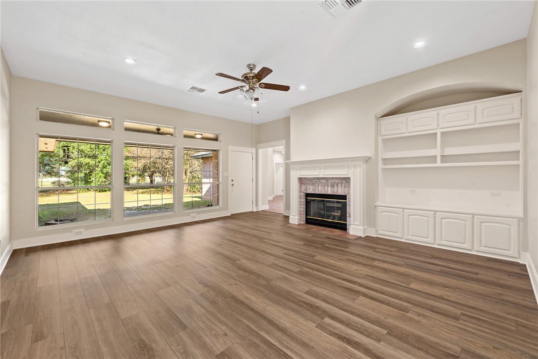 Franklin, Texas, 77856, United States, 4 Bedrooms Bedrooms, ,3 BathroomsBathrooms,Residential,For Sale,2005456