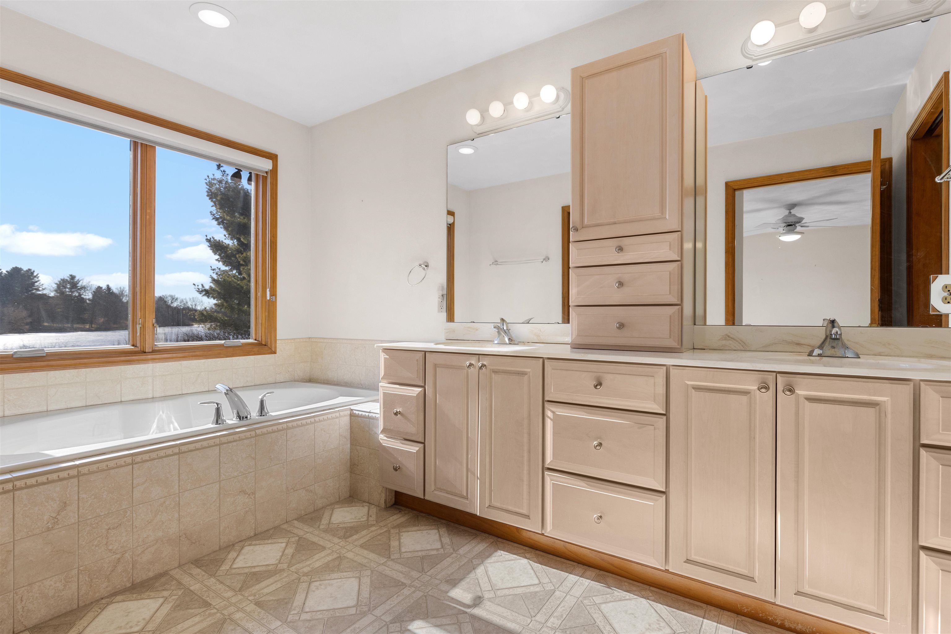 Roscoe, Illinois, 61073, United States, 3 Bedrooms Bedrooms, ,4 BathroomsBathrooms,Residential,For Sale,2011367