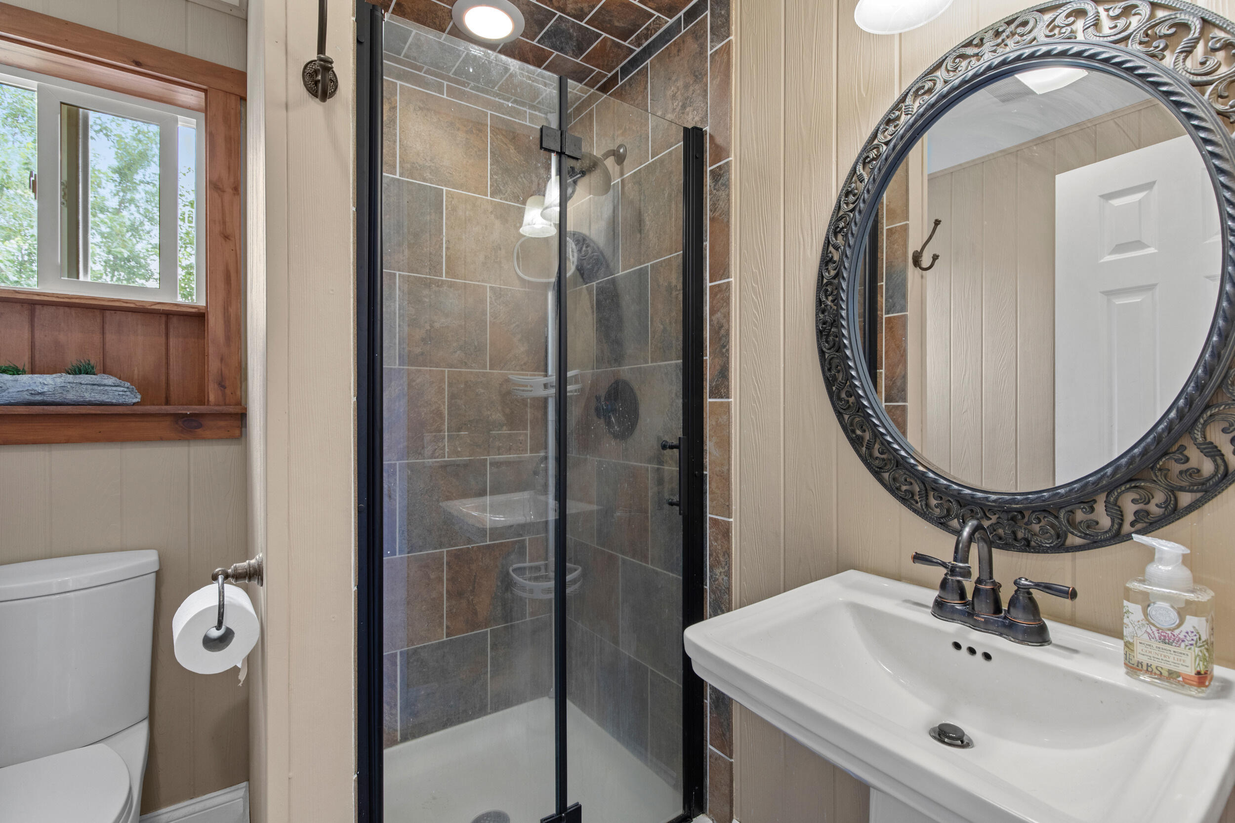 Biddeford, Maine, 04005, United States, 3 Bedrooms Bedrooms, ,2 BathroomsBathrooms,Residential,For Sale,1925813