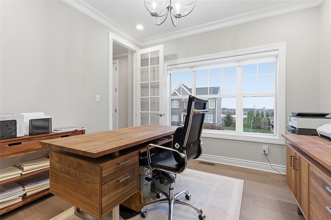 Collier Twp, Pennsylvania, 15205, United States, 4 Bedrooms Bedrooms, ,4 BathroomsBathrooms,Residential,For Sale,1994329