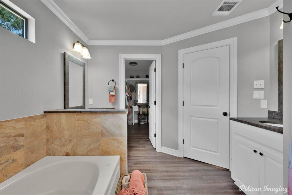 Shreveport, Louisiana, 71109, United States, 5 Bedrooms Bedrooms, ,5 BathroomsBathrooms,Residential,For Sale,1895361