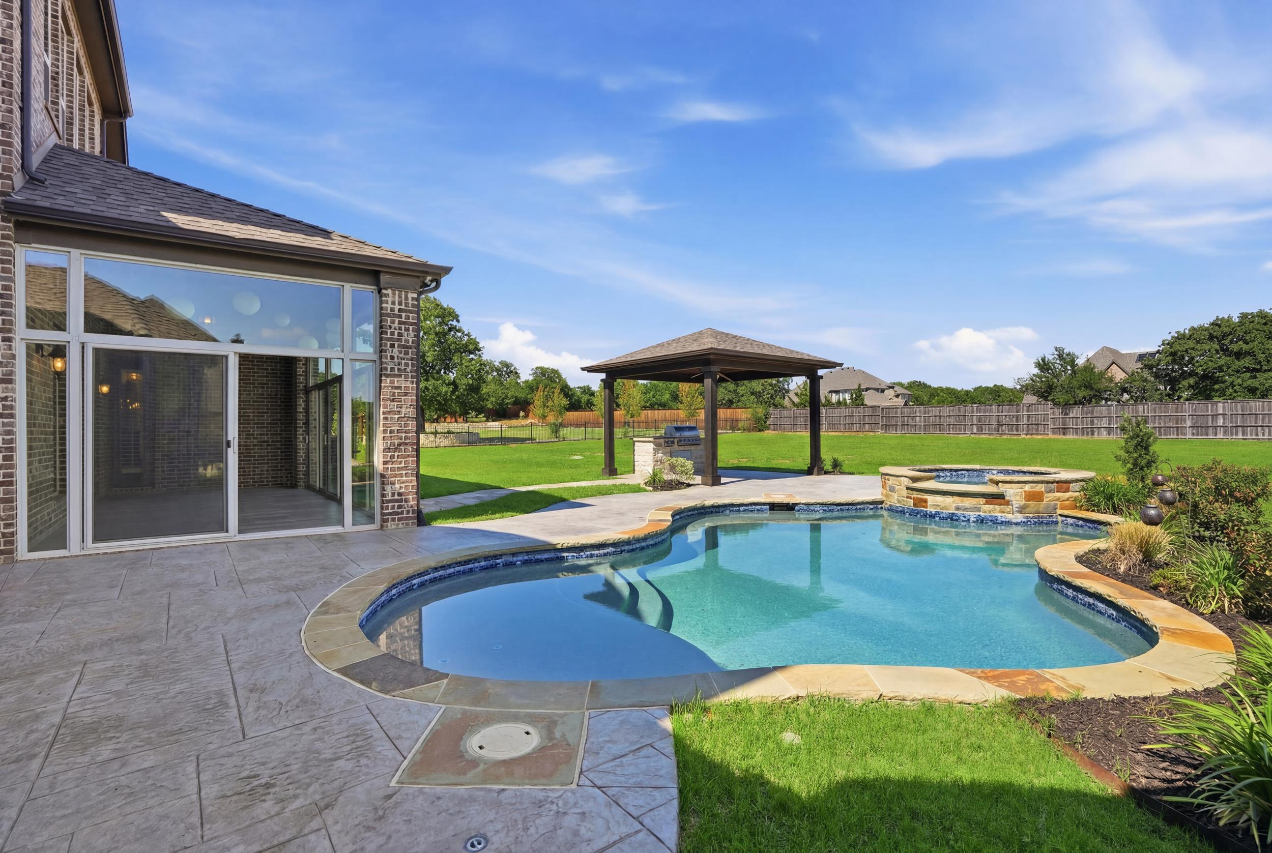  6/6.1 with Pool on 1+ Acre in Double Oak - 物件實景