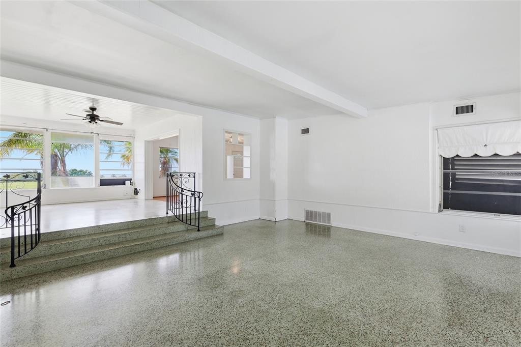 Sarasota, Florida, 34243, United States, 2 Bedrooms Bedrooms, ,2 BathroomsBathrooms,Residential,For Sale,1989484