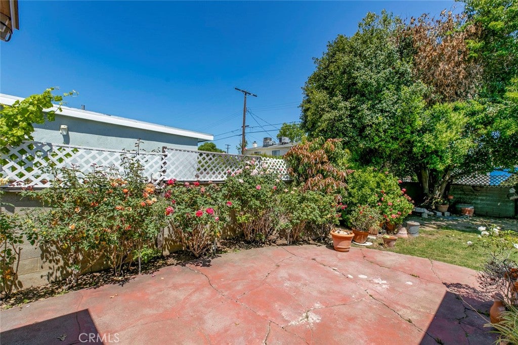 Van Nuys, California, 91405, United States, 2 Bedrooms Bedrooms, ,2 BathroomsBathrooms,Residential,For Sale,1941030