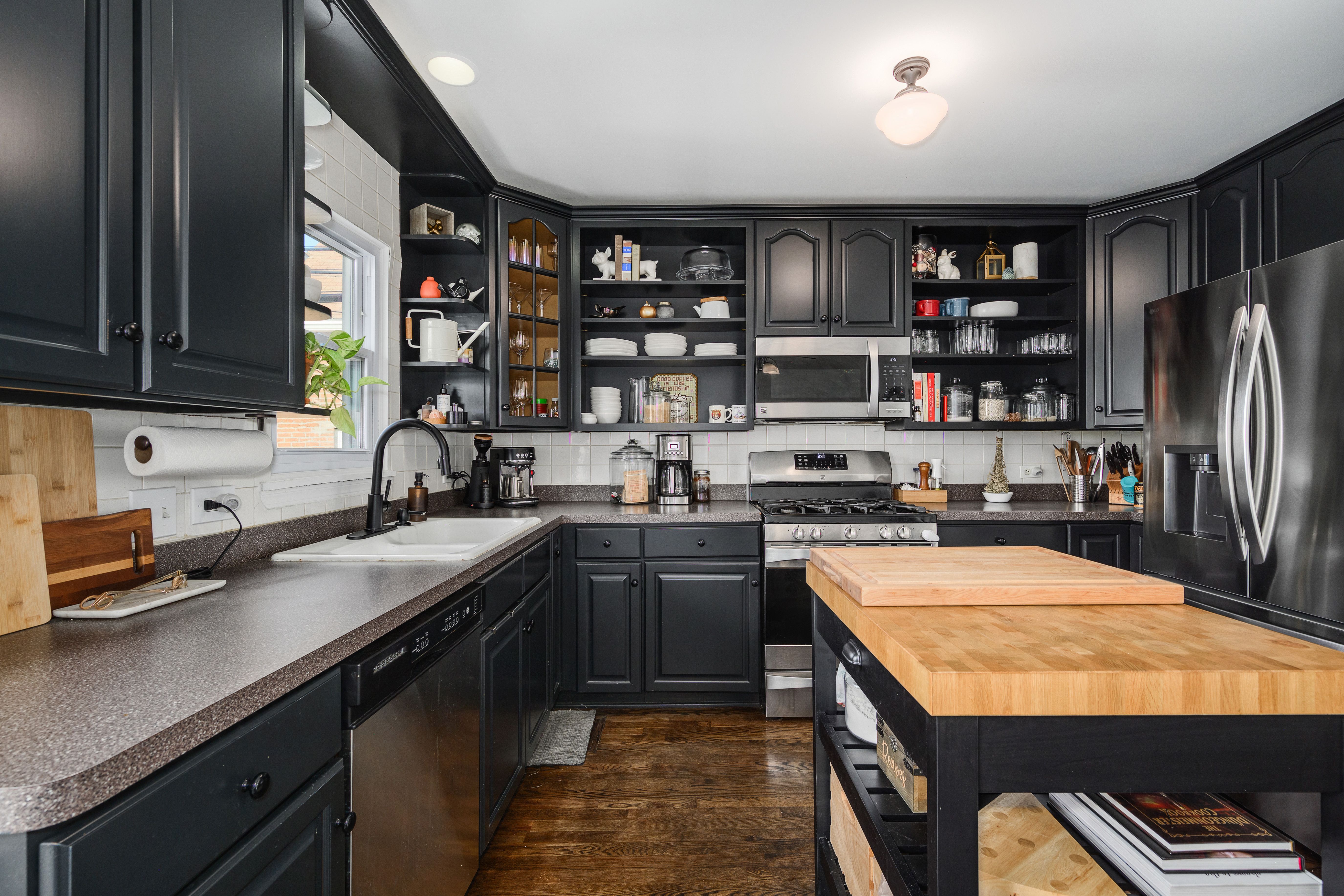  Incredible Opportunity in Canaryville Bridgeport - 物件實景