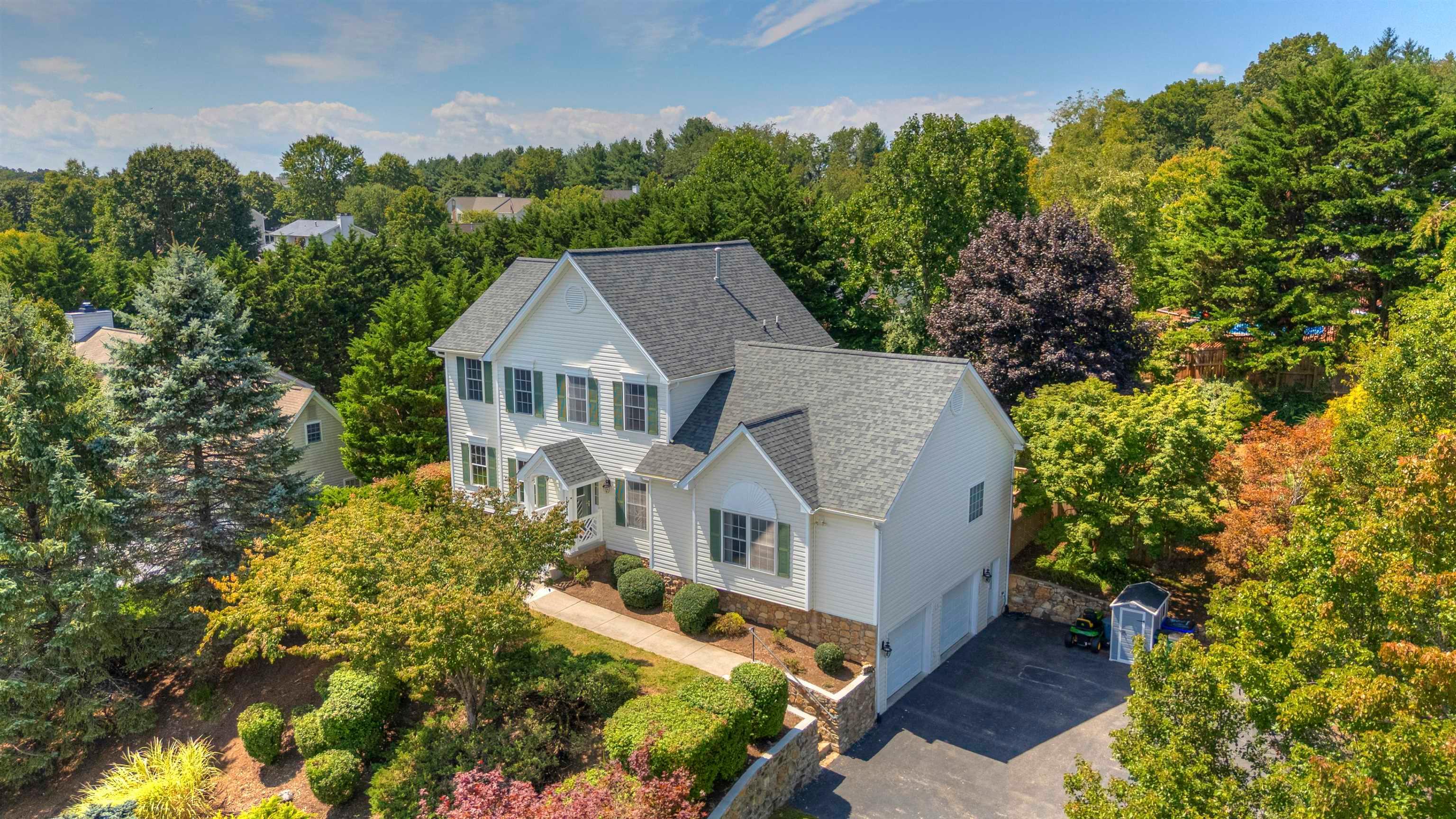 Christiansburg, Virginia, 24073, United States, 4 Bedrooms Bedrooms, ,4 BathroomsBathrooms,Residential,For Sale,1940345