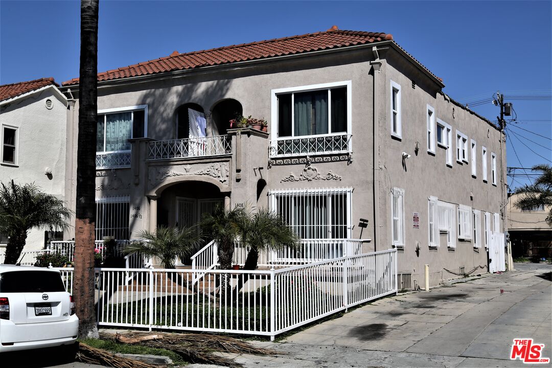 Los Angeles, California, 90019, United States, 8 Bedrooms Bedrooms, ,Residential,For Sale,1848279