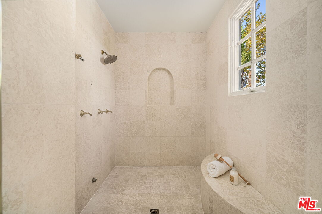 Westlake Village, California, 91362, United States, 7 Bedrooms Bedrooms, ,6 BathroomsBathrooms,Residential,For Sale,2003062