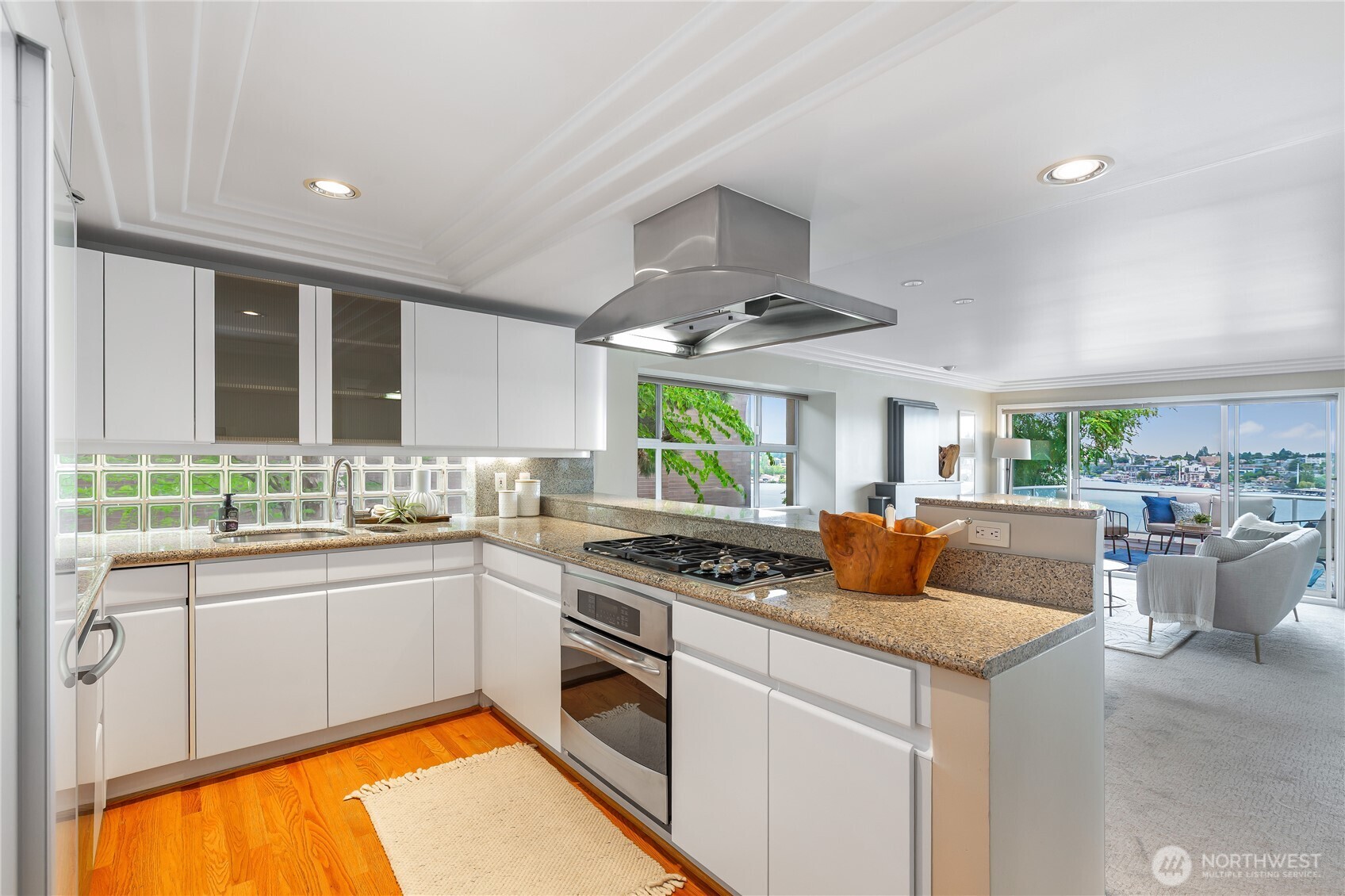 Seattle, Washington, 98109, United States, 2 Bedrooms Bedrooms, ,2 BathroomsBathrooms,Residential,For Sale,1901490