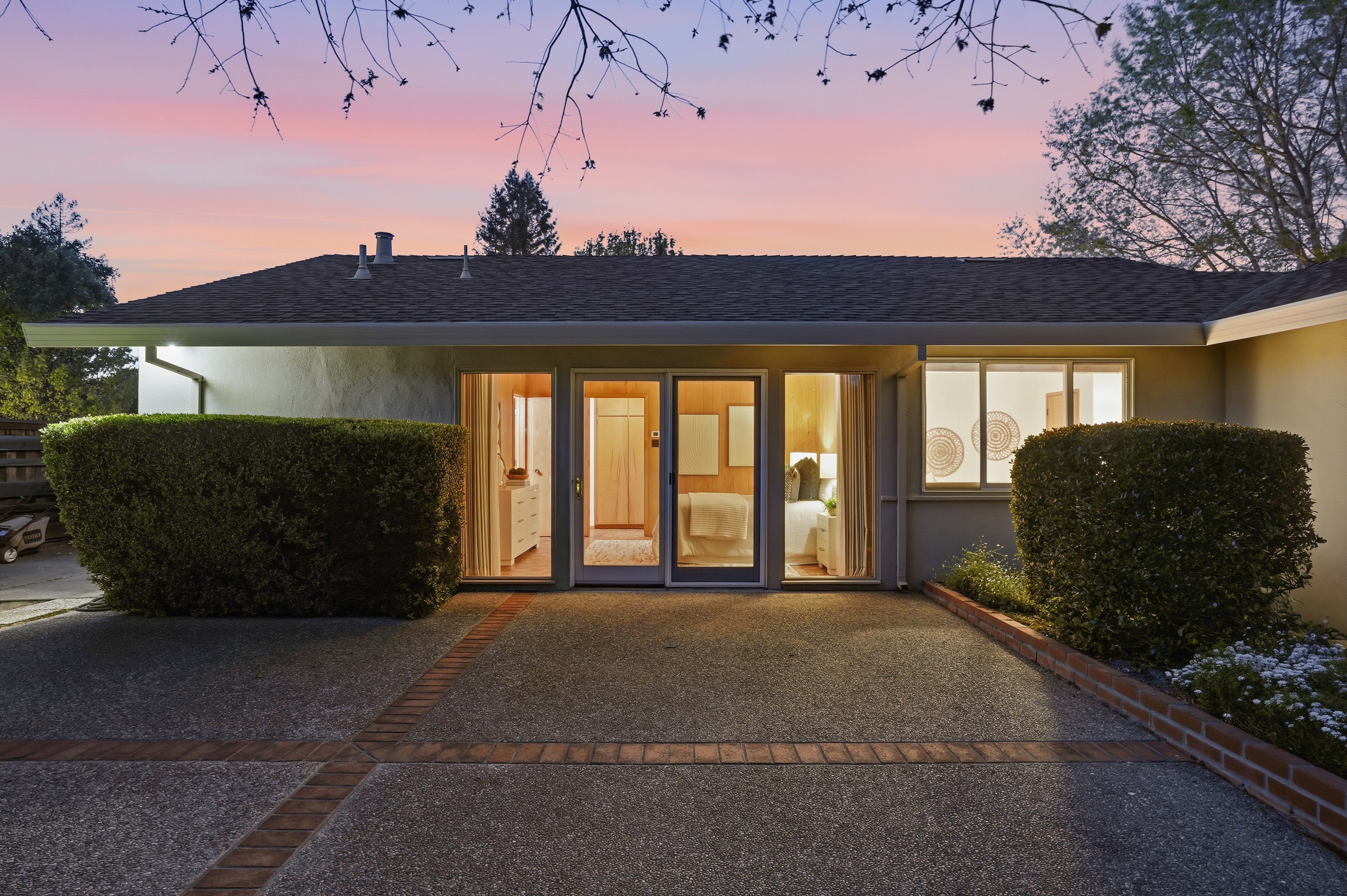  Single-Level Rancher in Coveted Neighborhood - 物件實景