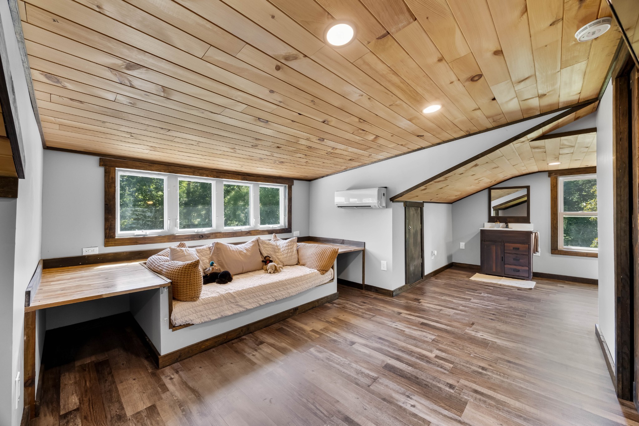 Dover, Tennessee, 37058, United States, 2 Bedrooms Bedrooms, ,2 BathroomsBathrooms,Residential,For Sale,2007547