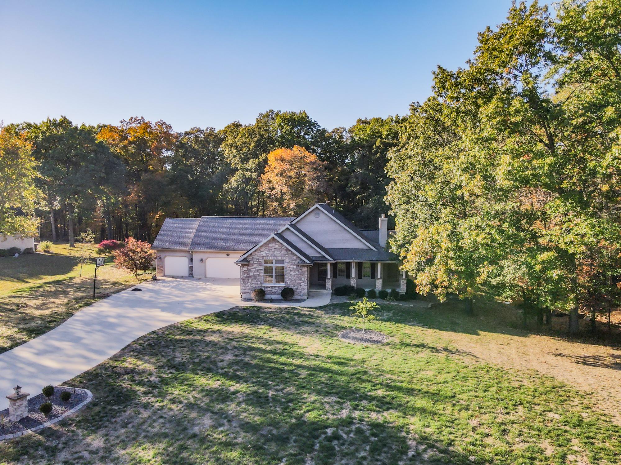 Effingham, Illinois, 62401, United States, 3 Bedrooms Bedrooms, ,3 BathroomsBathrooms,Residential,For Sale,1976361