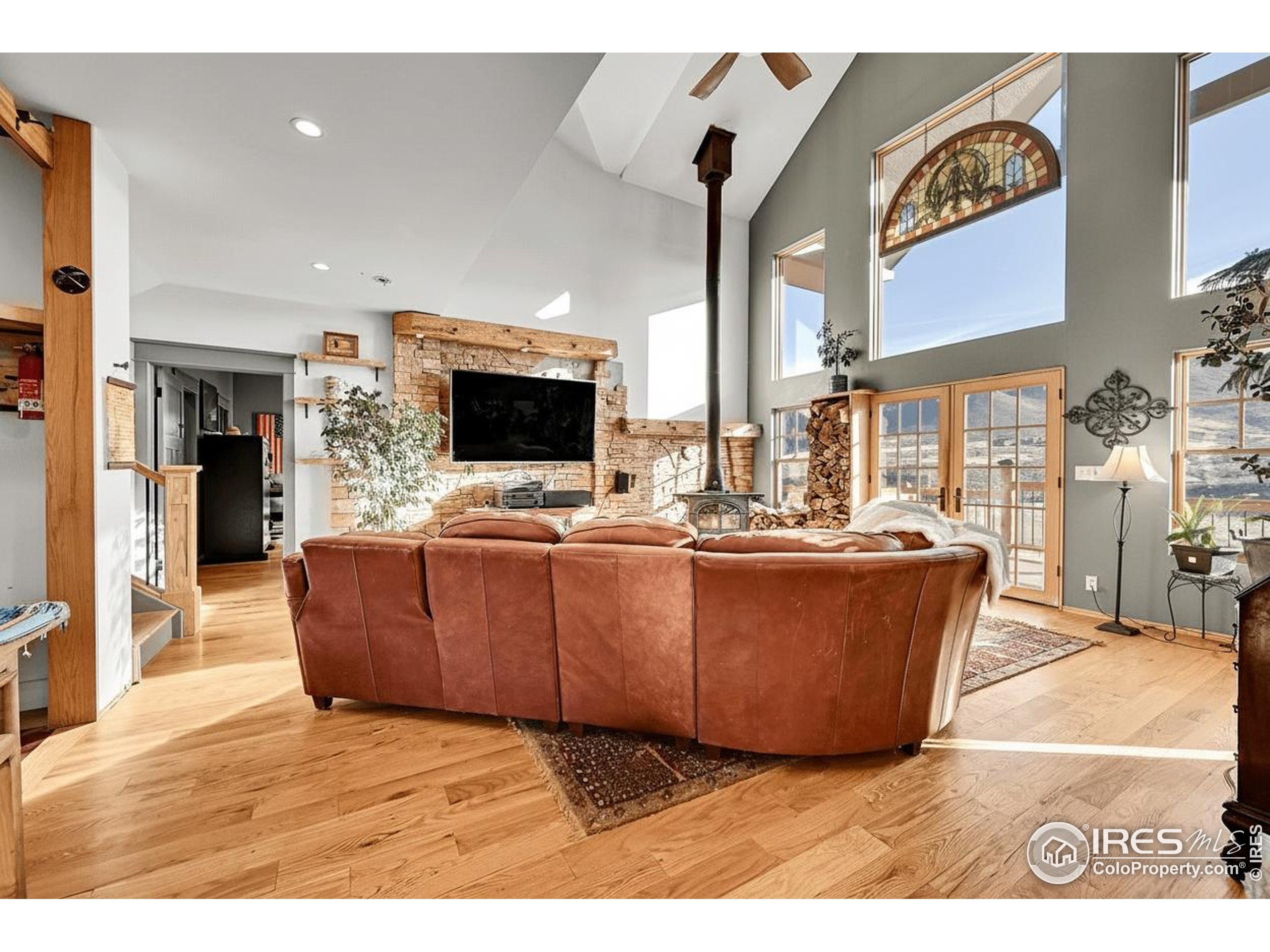 Lyons, Colorado, 80540, United States, 4 Bedrooms Bedrooms, ,2 BathroomsBathrooms,Residential,For Sale,1991914