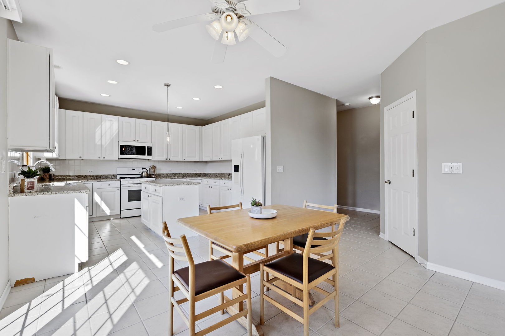 320 Courtland Drive, South Elgin, Illinois, 60177, United States, 5 Bedrooms Bedrooms, ,3 BathroomsBathrooms,Residential,For Sale,320 Courtland Drive,1662945