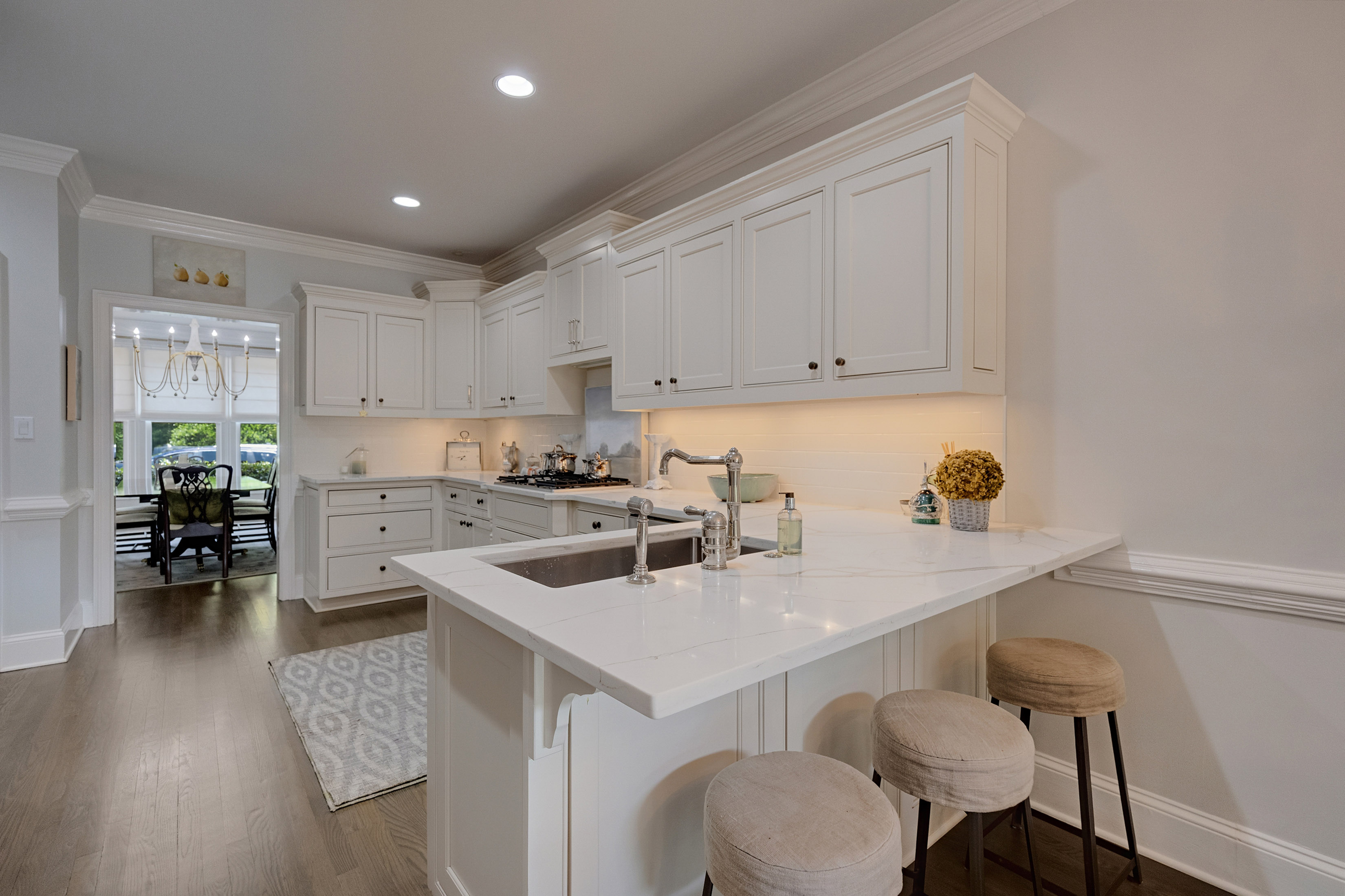  Elegantly Renovated Townhome in Gated Community - 物件實景