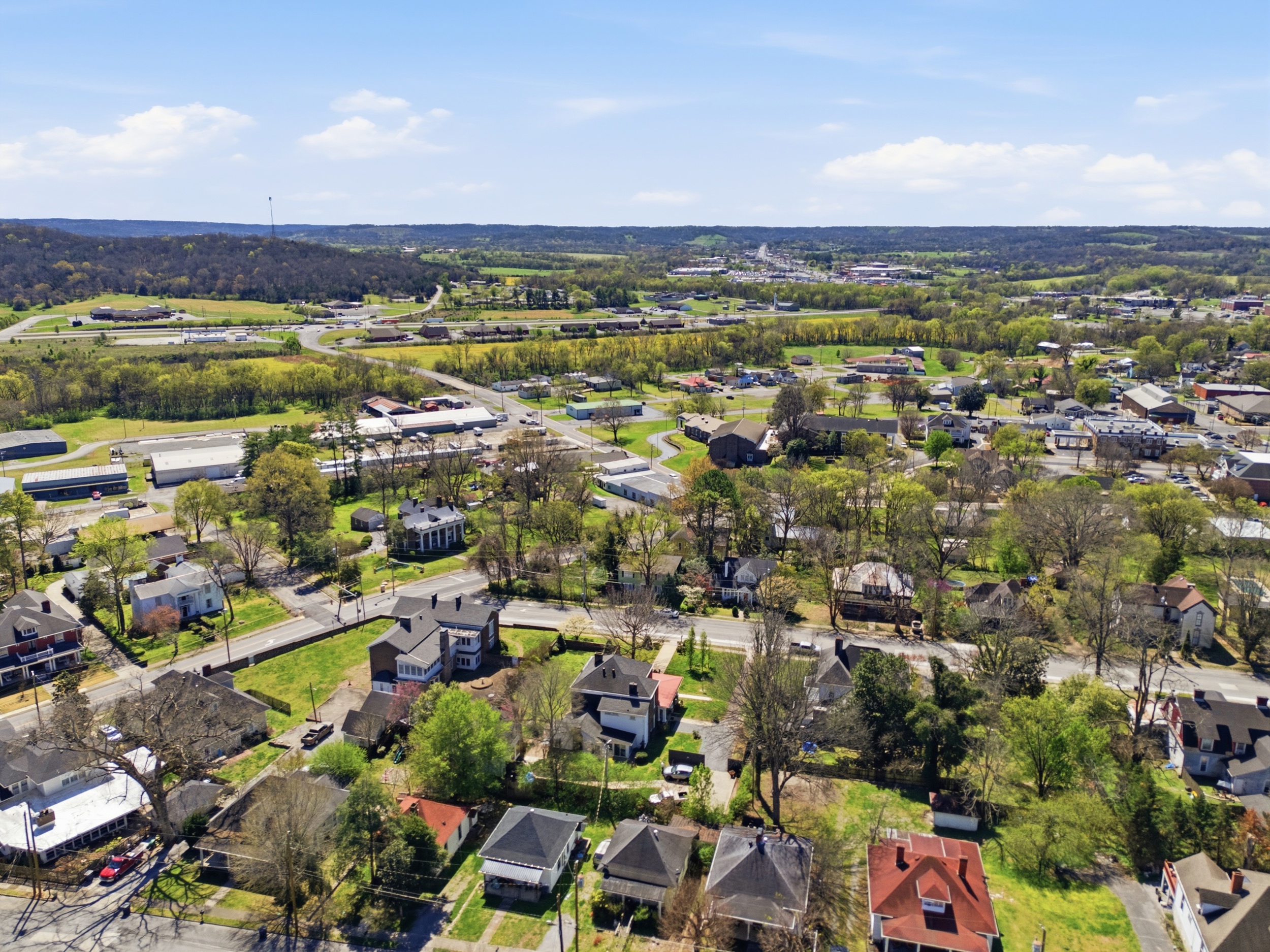  404 Washington Street East, Fayetteville, TN 37334 - 物件實景