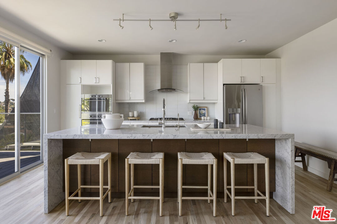 Los Angeles, California, 90039, United States, 3 Bedrooms Bedrooms, ,4 BathroomsBathrooms,Residential,For Sale,1934382