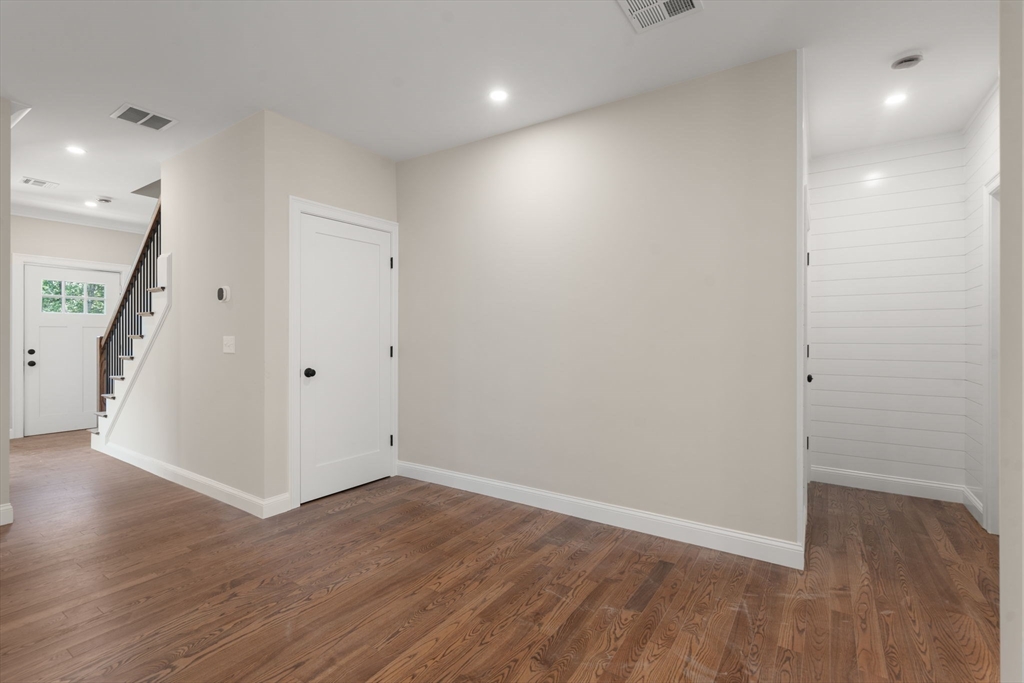 Worcester, Massachusetts, 01606, United States, 3 Bedrooms Bedrooms, ,3 BathroomsBathrooms,Residential,For Sale,1905878