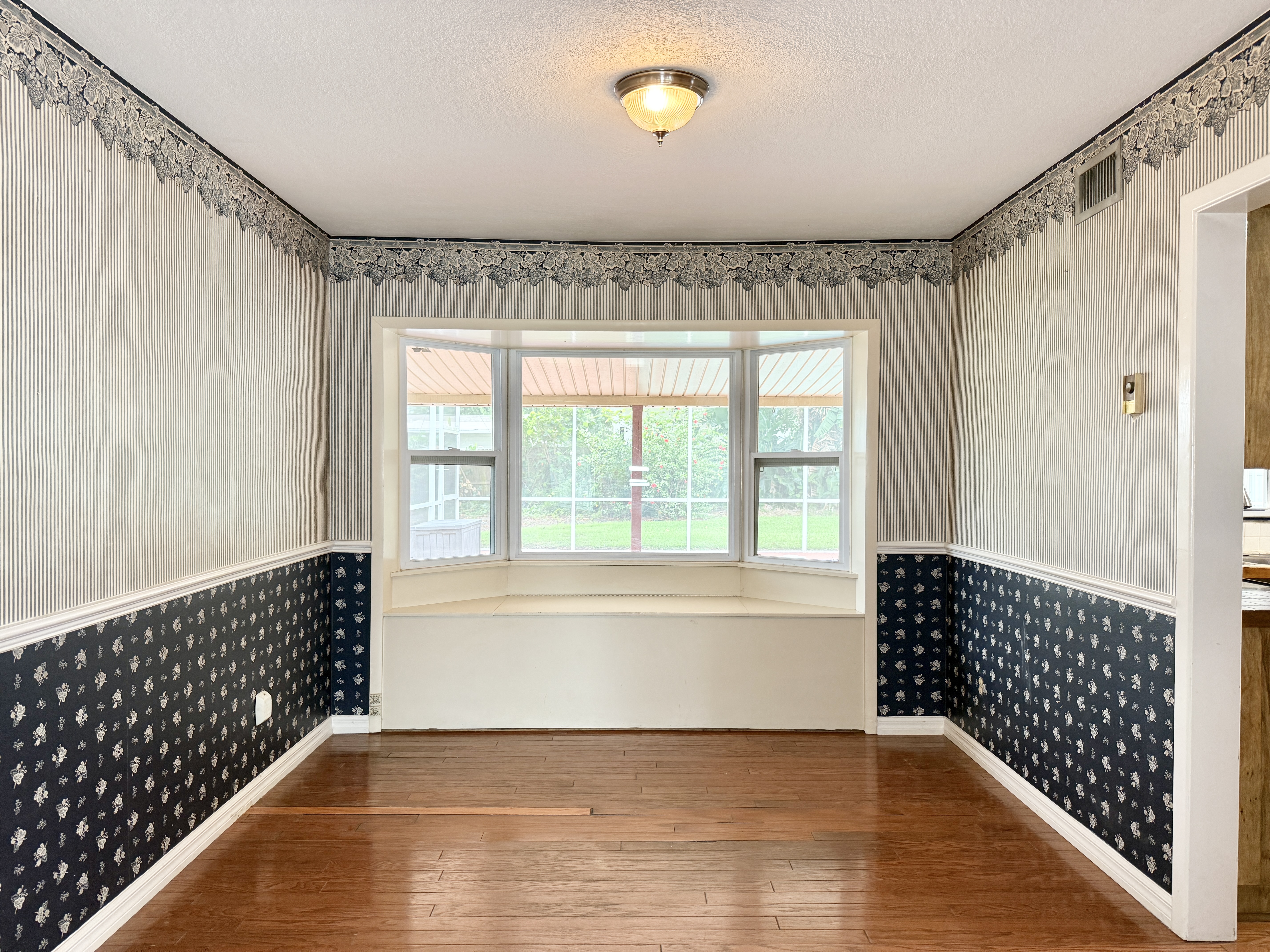 Tampa, Florida, 33618, United States, 3 Bedrooms Bedrooms, ,2 BathroomsBathrooms,Residential,For Sale,1931261