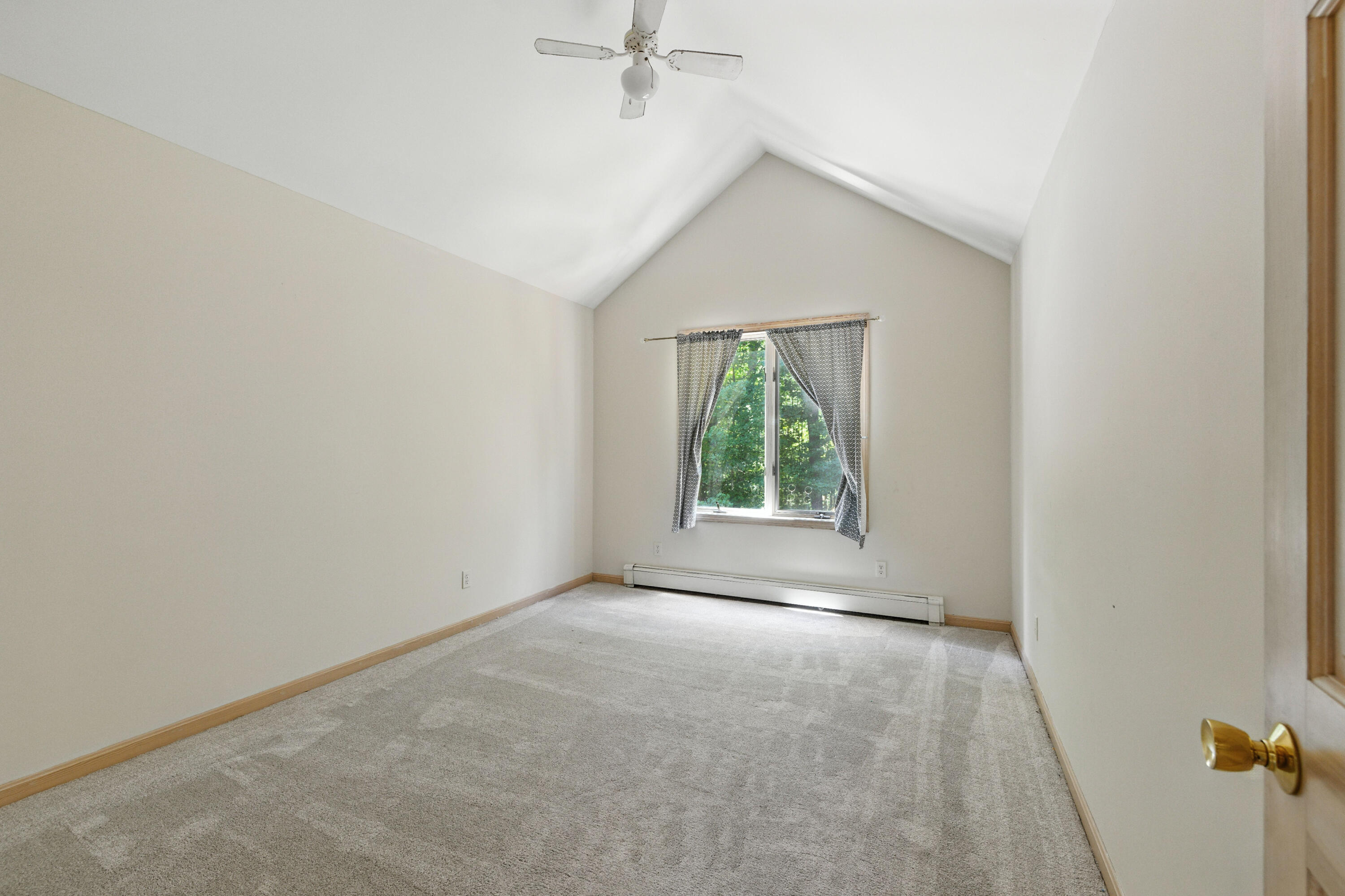 Lewiston, Maine, 04240, United States, 4 Bedrooms Bedrooms, ,3 BathroomsBathrooms,Residential,For Sale,1770488