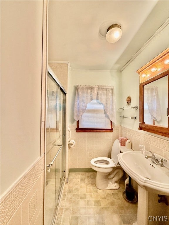 Auburn, New York, 13021, United States, 3 Bedrooms Bedrooms, ,3 BathroomsBathrooms,Residential,For Sale,1928458