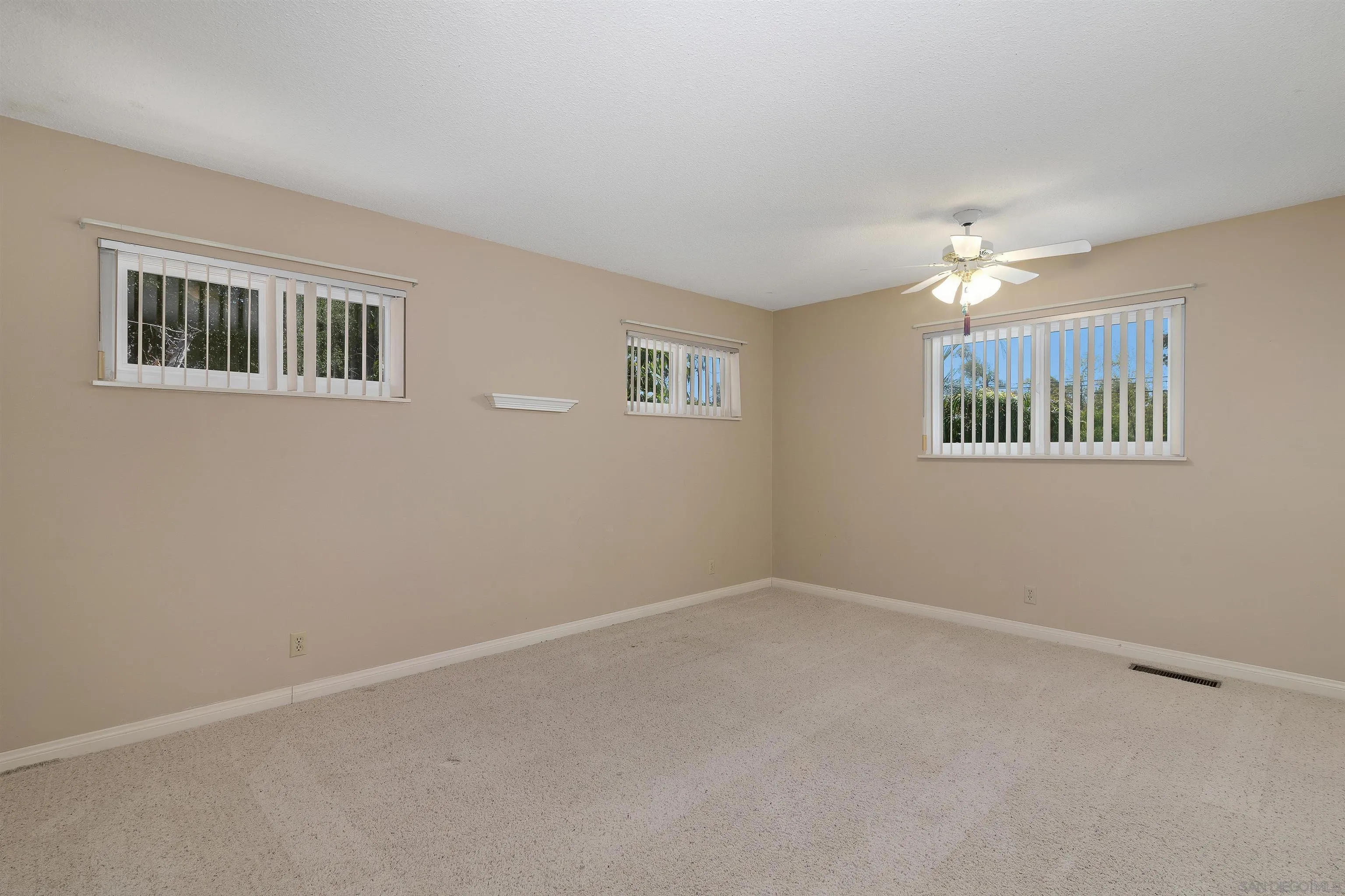 Escondido, California, 92025, United States, 3 Bedrooms Bedrooms, ,2 BathroomsBathrooms,Residential,For Sale,1940921