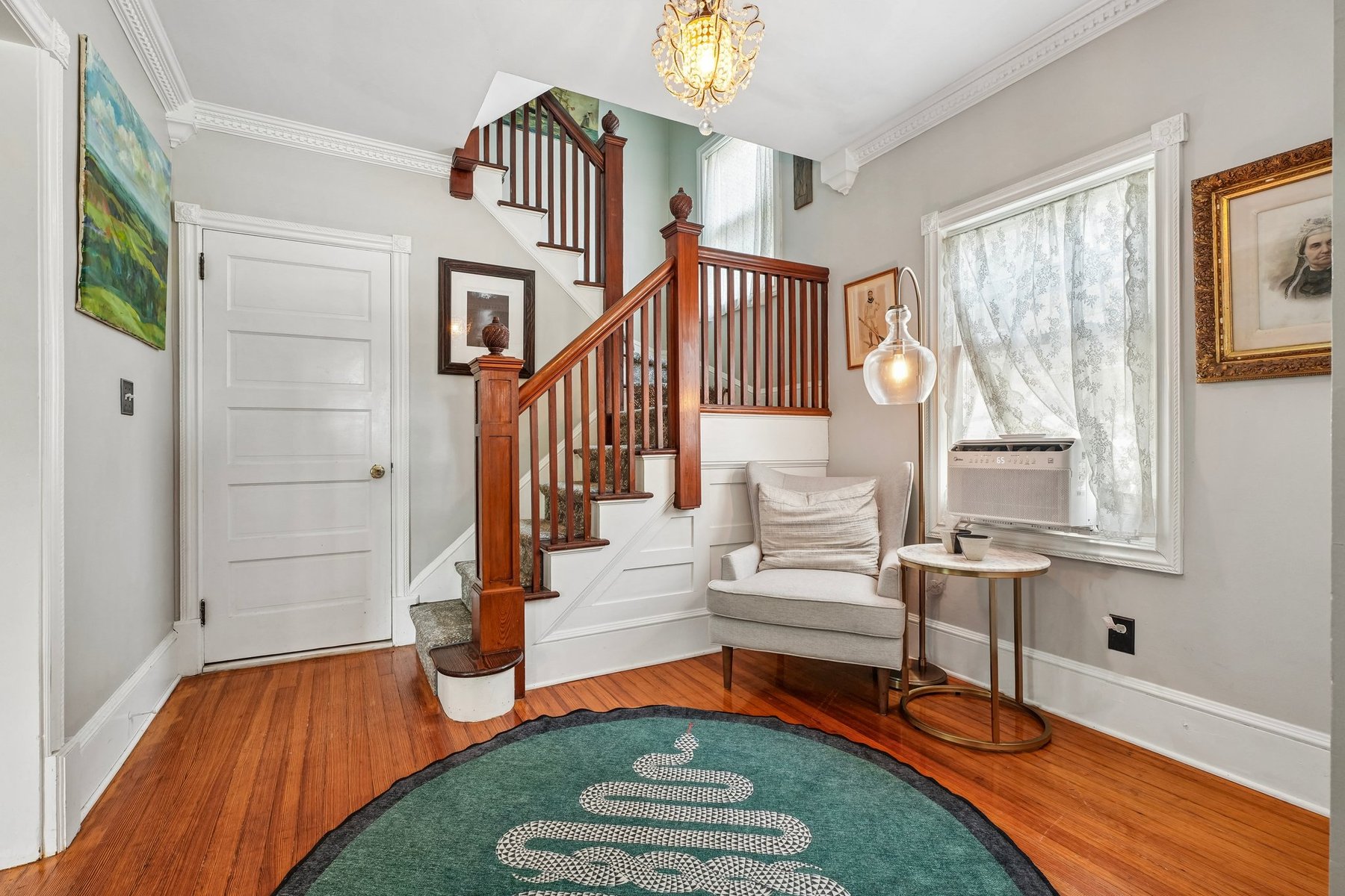  Craftsman Inspired Home With Both Old-Home Charm and Modern Amenities - 物件實景
