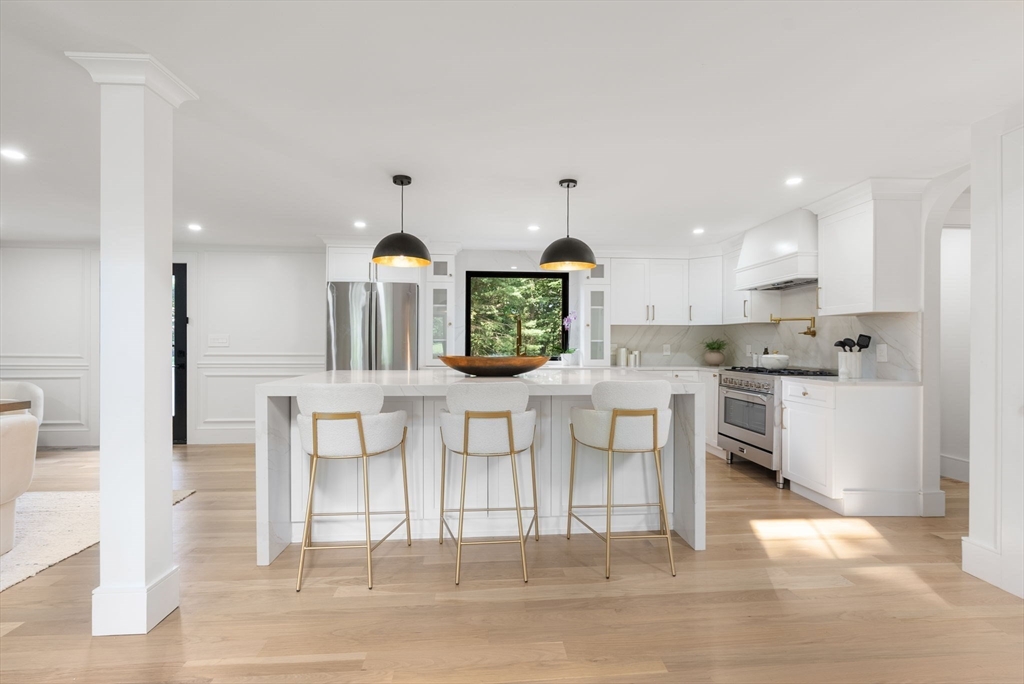 Hopkinton, Massachusetts, 01748, United States, 5 Bedrooms Bedrooms, ,4 BathroomsBathrooms,Residential,For Sale,1947956