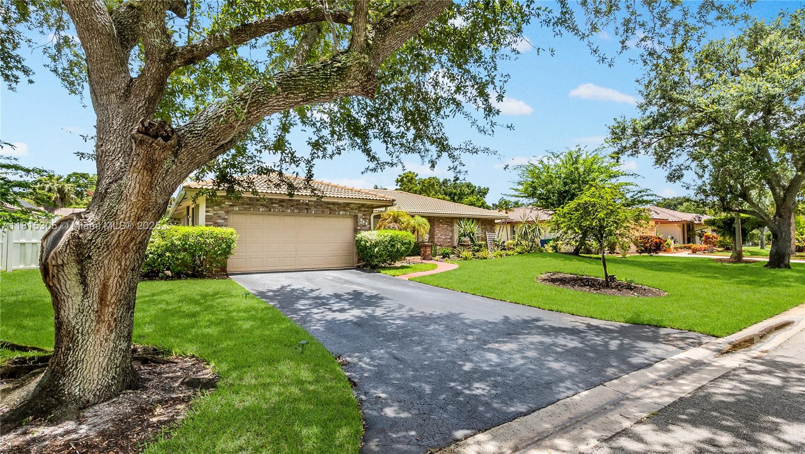 Coral Springs, Florida, 33071, United States, 3 Bedrooms Bedrooms, ,2 BathroomsBathrooms,Residential,For Sale,1857646