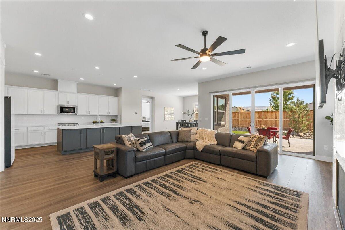 Sparks, Nevada, 89436, United States, 3 Bedrooms Bedrooms, ,3 BathroomsBathrooms,Residential,For Sale,1942238